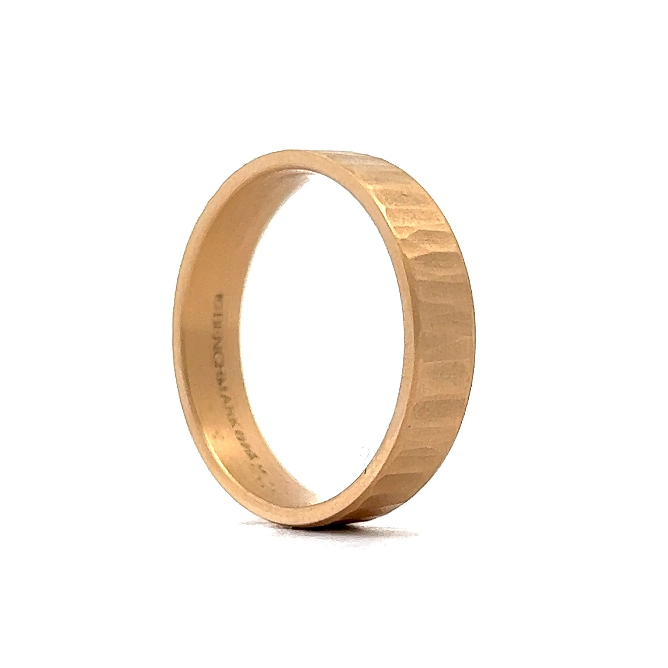 Benchmark Men's Flat Edge Hammer Finish Wedding Band in 14k Yellow Gold - Image 5