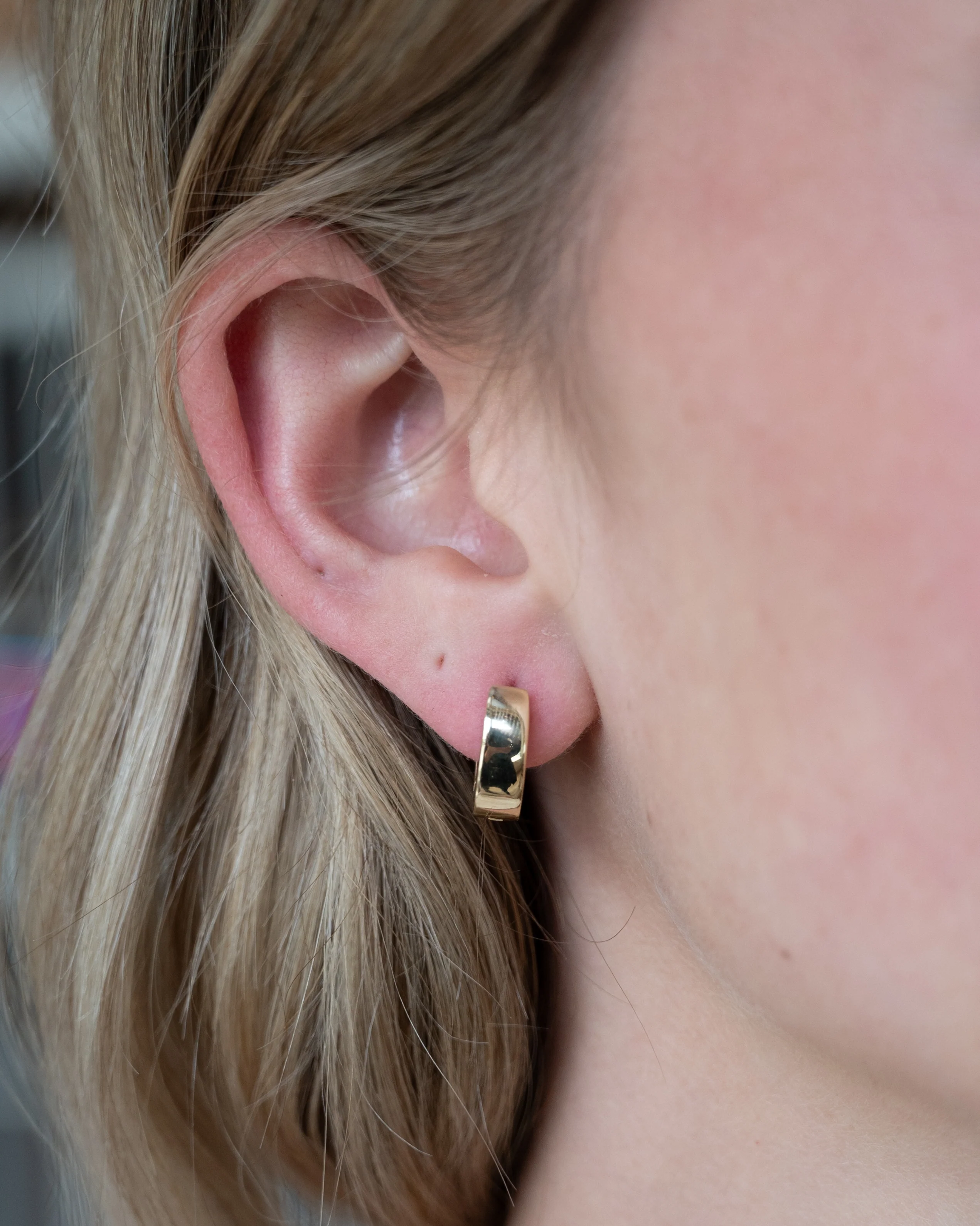 Chunky Huggie Hoop Earrings 14k Yellow Gold - Image 4