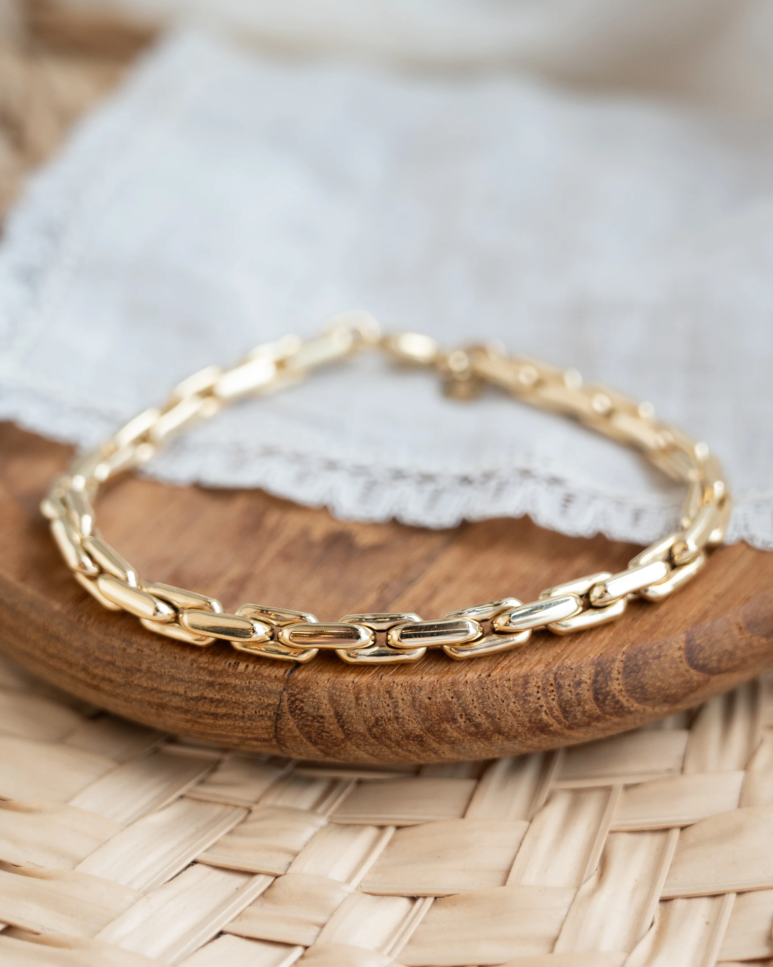 Classic Oval Link Chain Bracelet in 14k Yellow Gold - Image 5