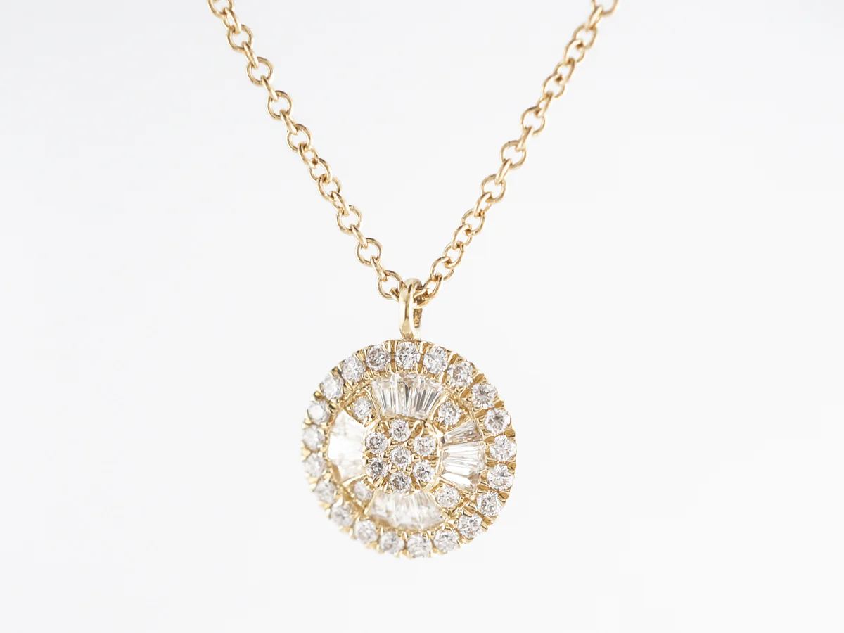 Cluster Diamond Pendant Necklace in 18k Yellow Gold - Image 3