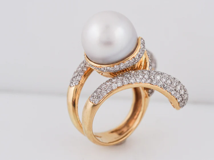 Cocktail Ring Modern Pearl and 4.18 Round Brilliant Diamonds in 18k White & Yellow Gold - Image 3