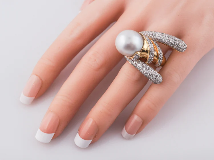Cocktail Ring Modern Pearl and 4.18 Round Brilliant Diamonds in 18k White & Yellow Gold - Image 4