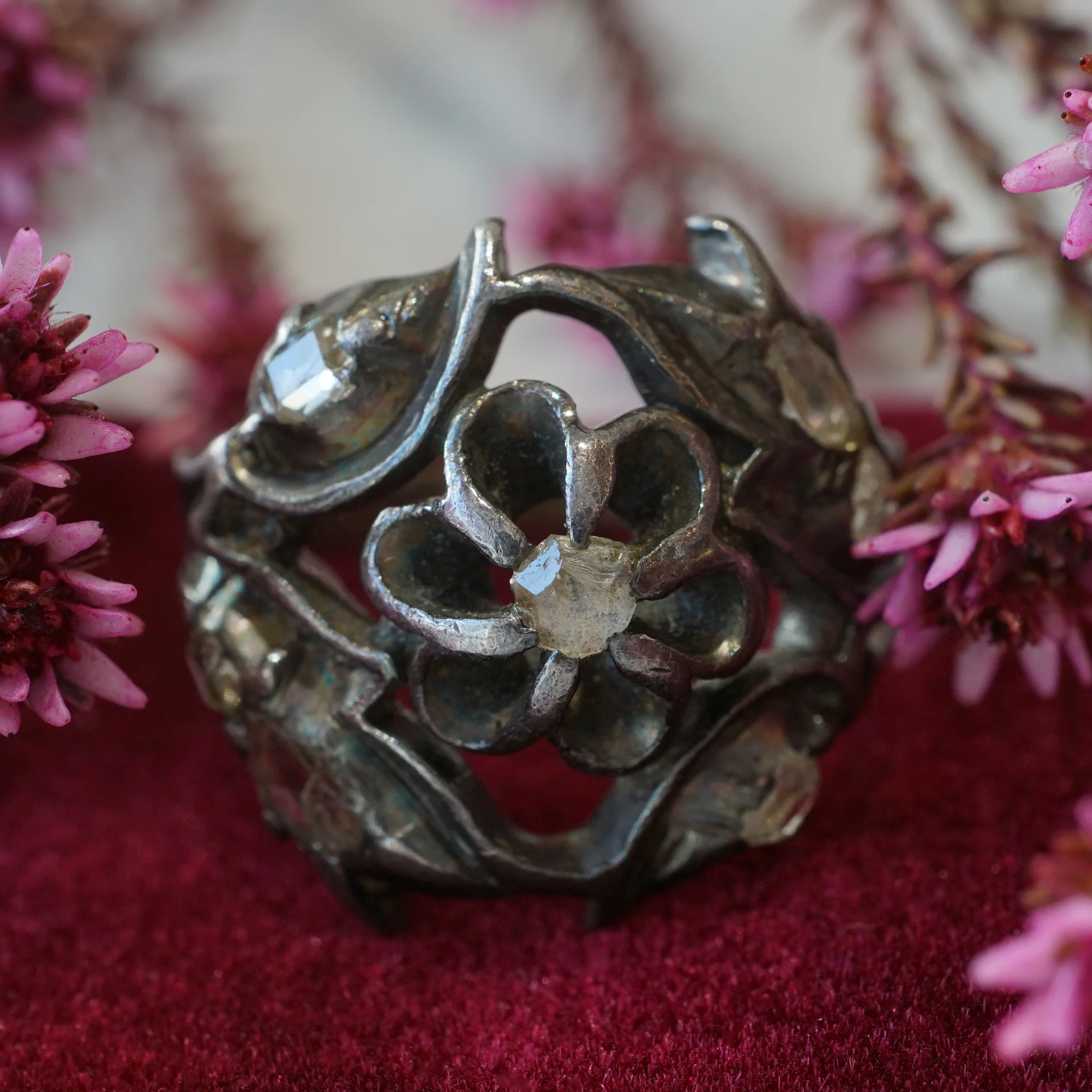 Early Georgian Diamond Right Hand Ring in 10k Gold - Image 6