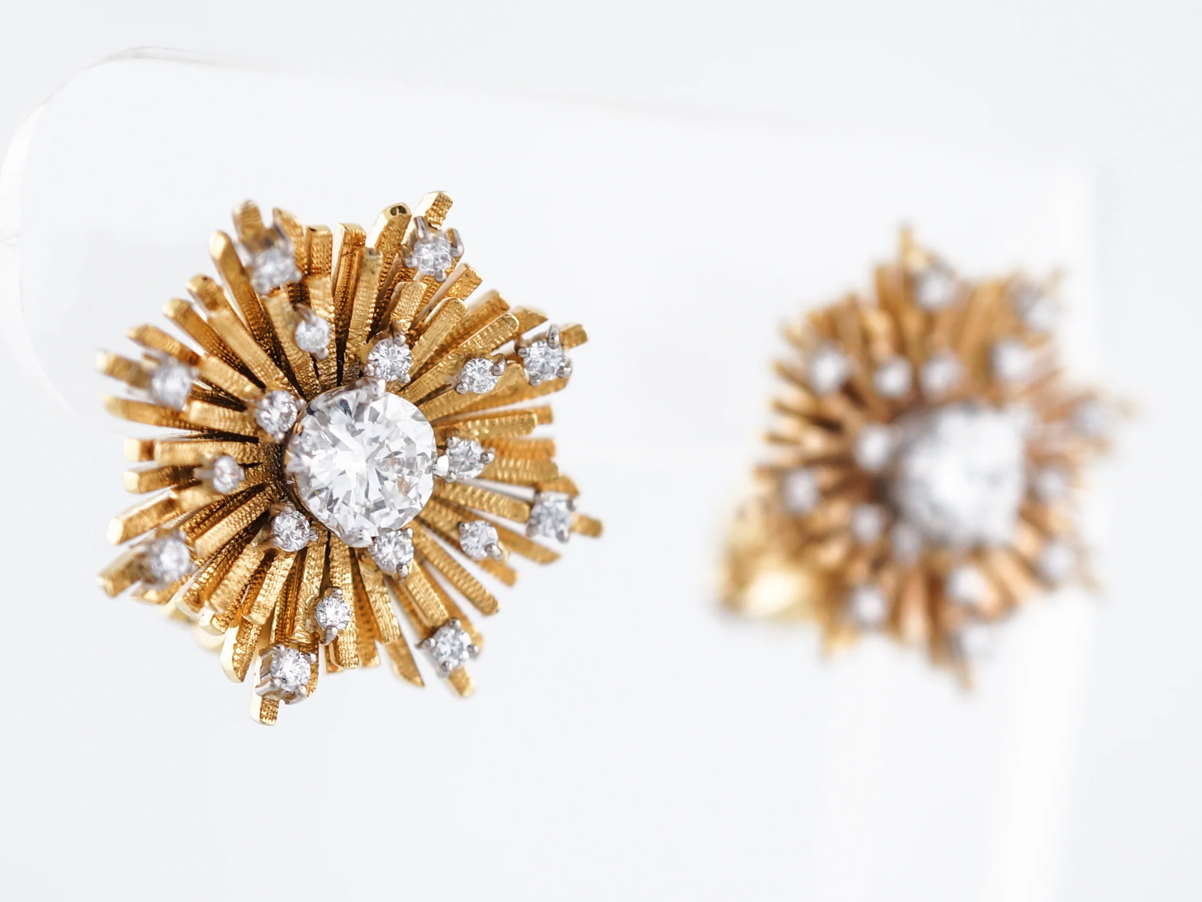 Earrings Modern 1.32 Round Brilliant Cut Diamonds in 18k Yellow Gold - Image 3