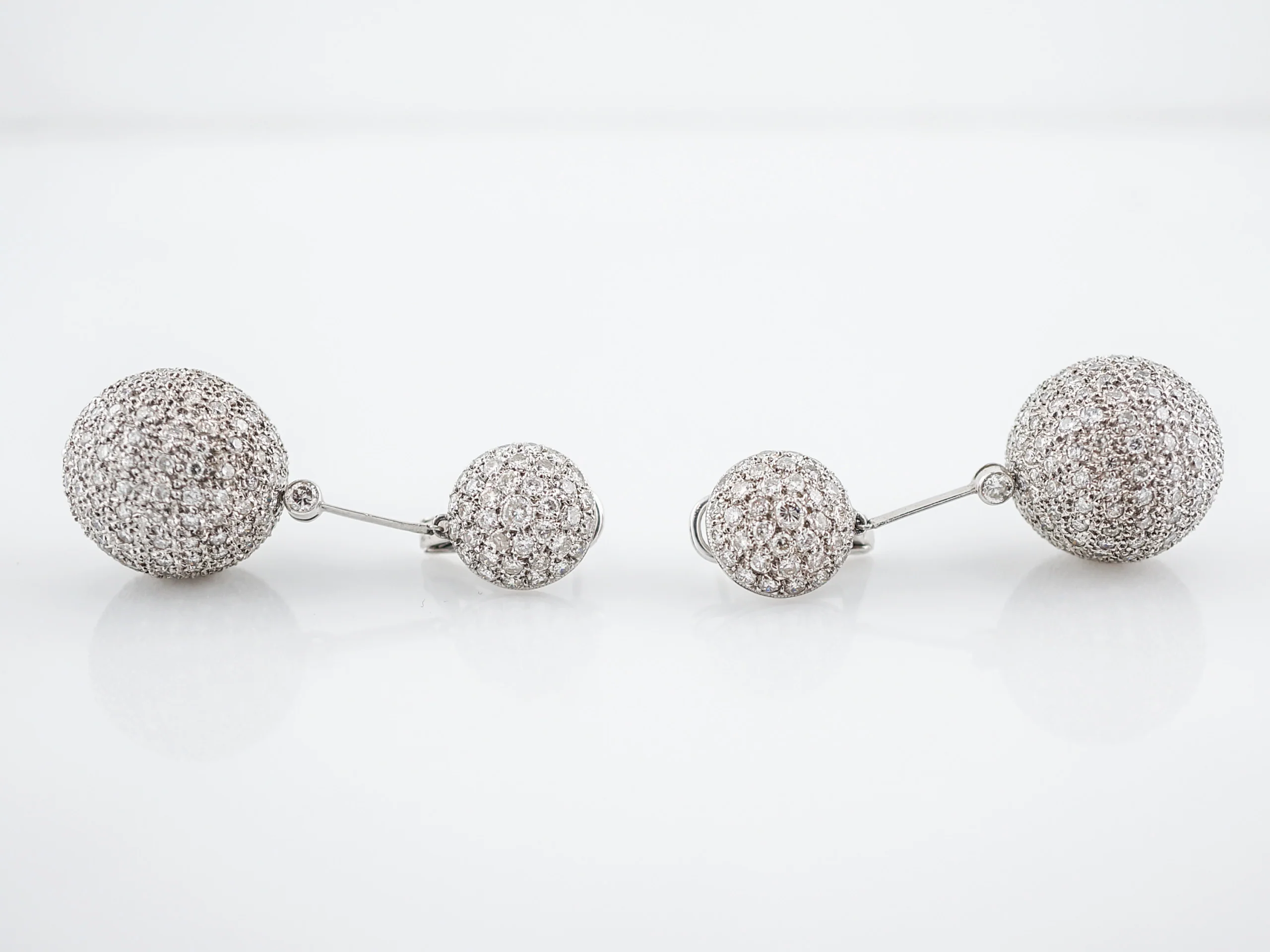 Earrings Modern 10.82 Round Brilliant Cut Diamonds in 18k White Gold - Image 4