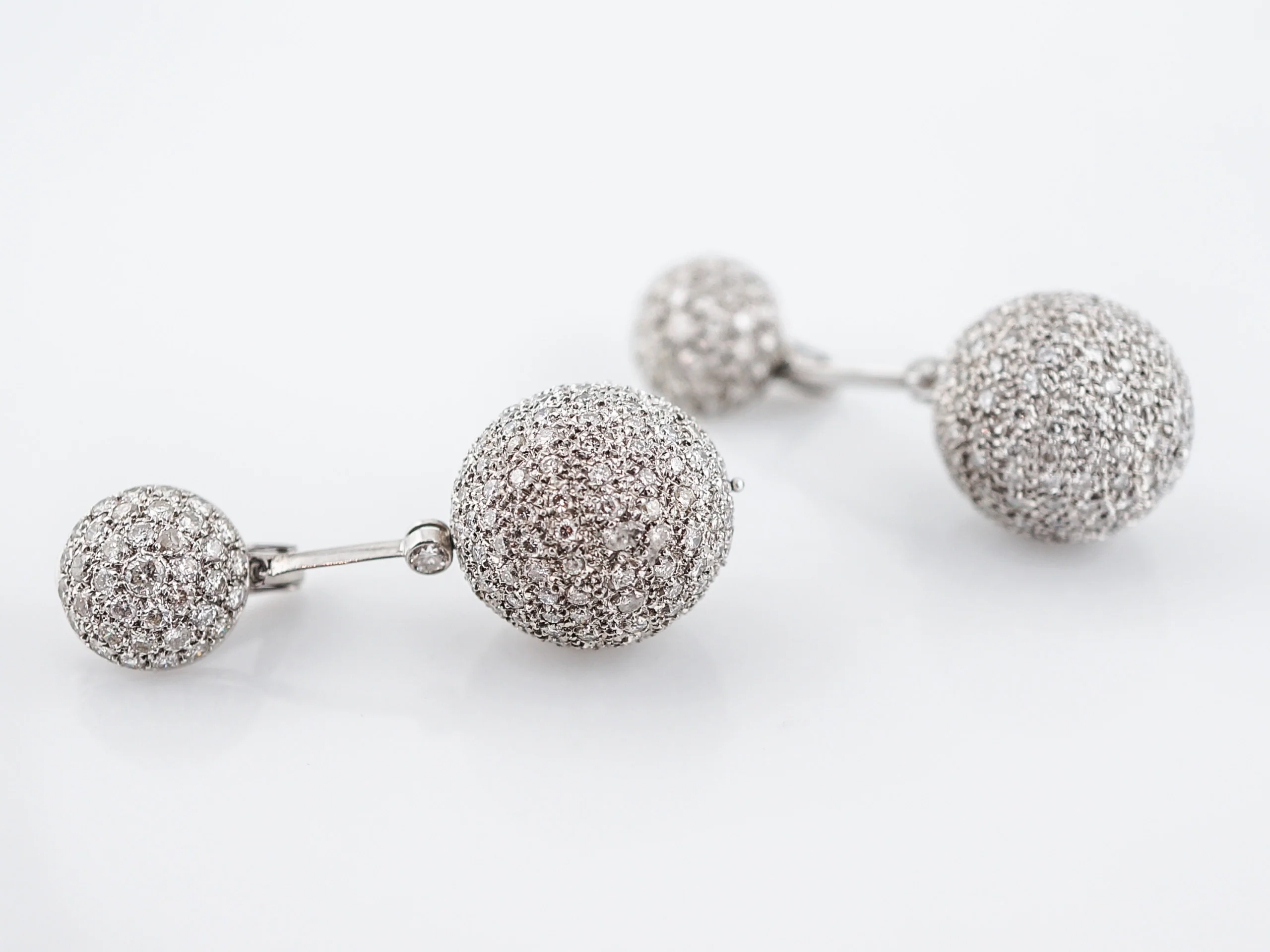 Earrings Modern 10.82 Round Brilliant Cut Diamonds in 18k White Gold - Image 5