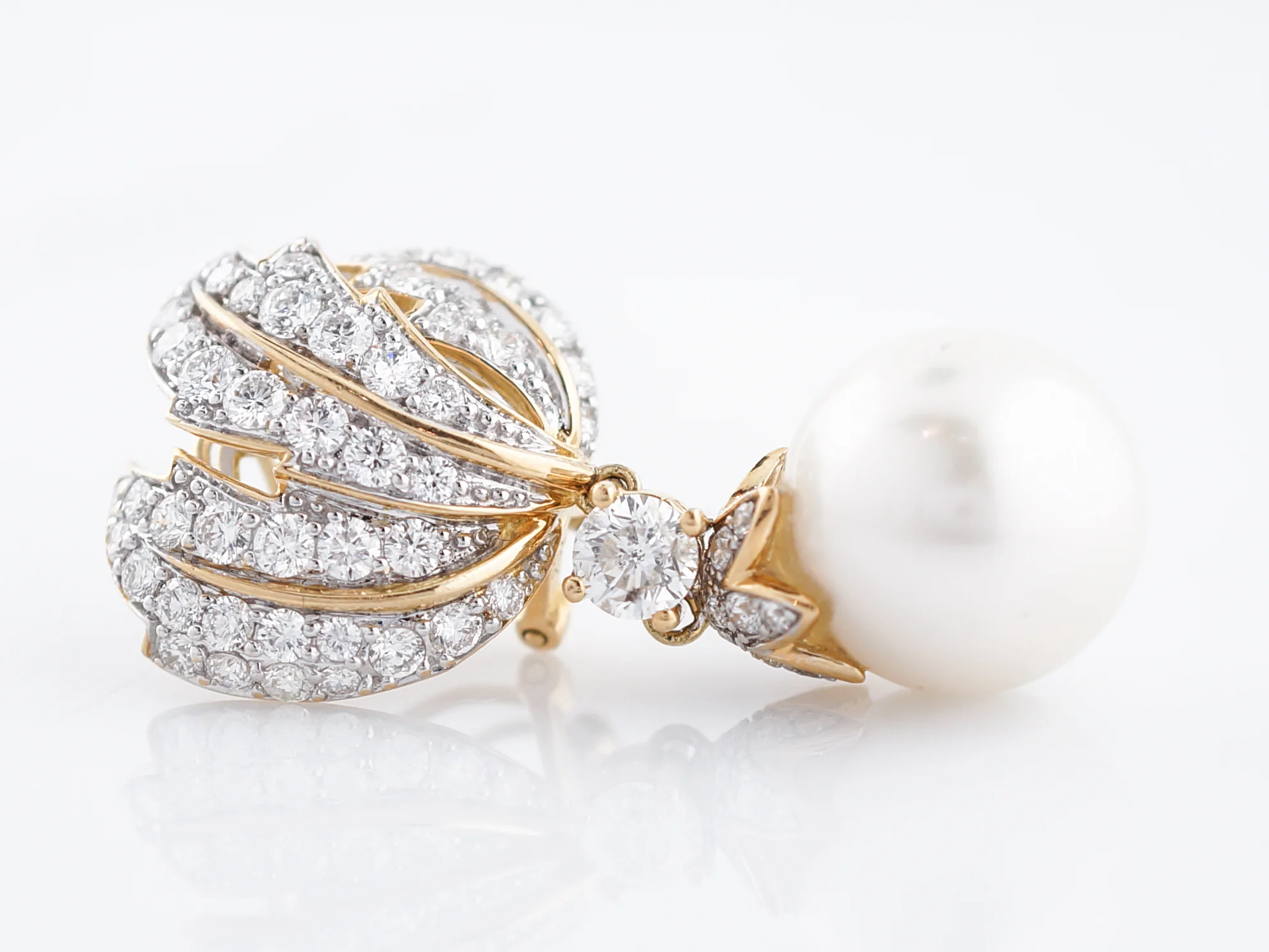 Earrings Modern South Sea Pearls & 8.20 Round Brilliant Cut Diamonds in 18K Yellow and White Gold - Image 4