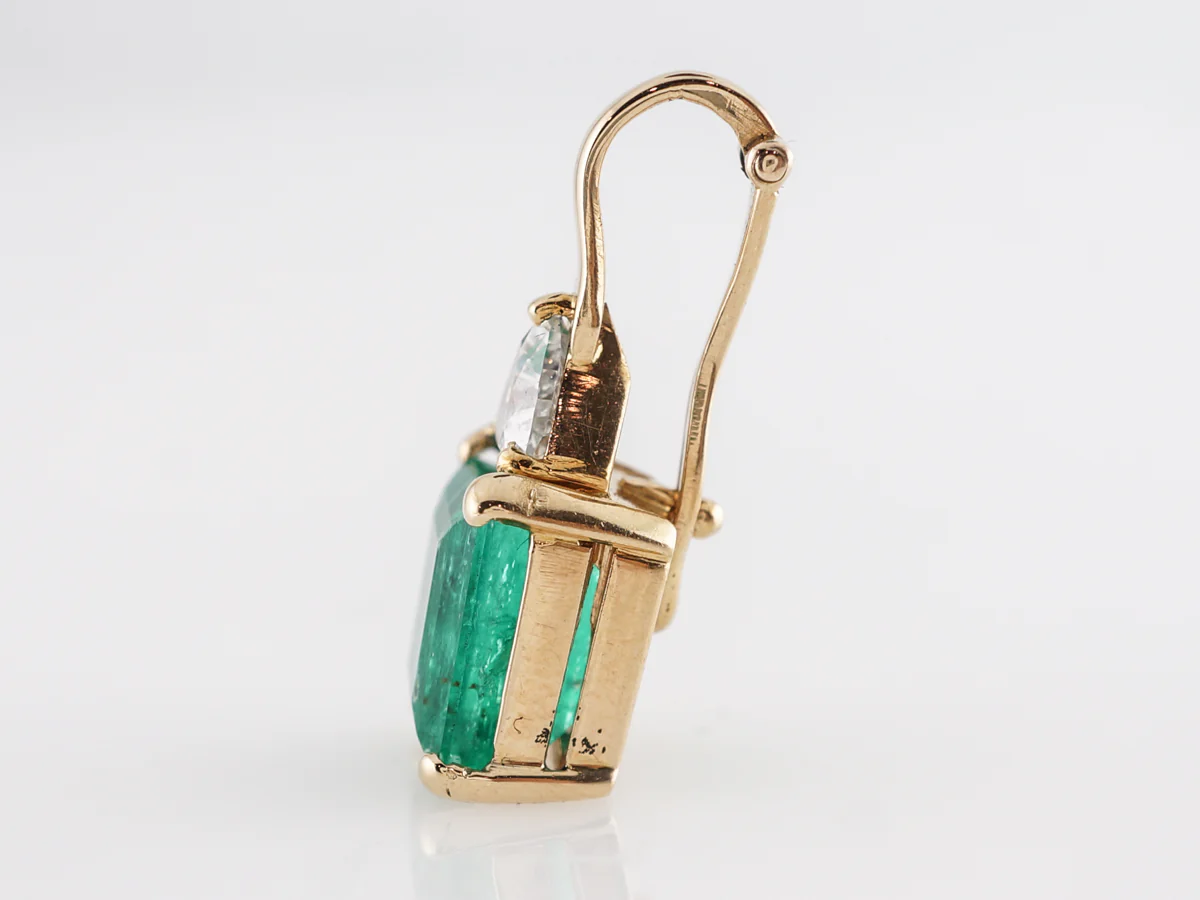 Emerald and Diamond Pendant Necklace in 18k Yellow Gold - Image 4