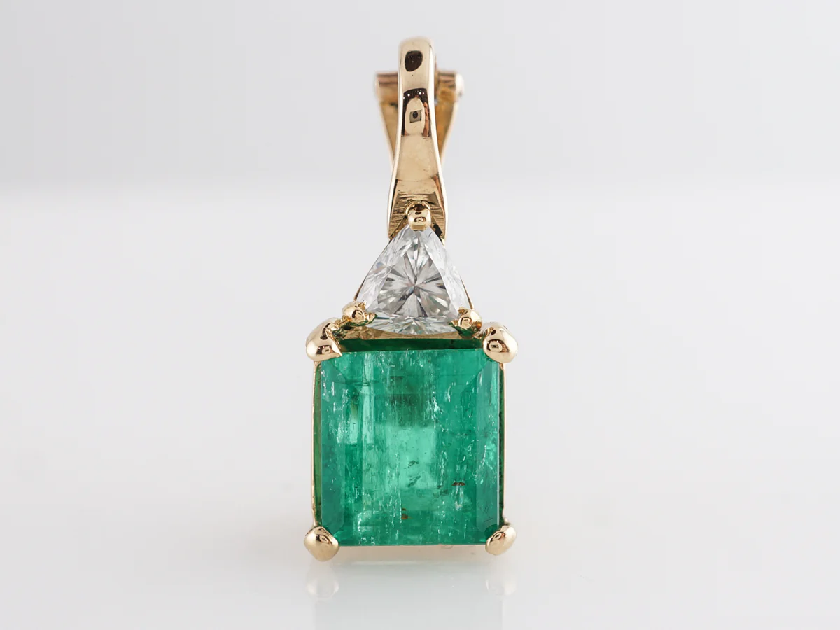 Emerald and Diamond Pendant Necklace in 18k Yellow Gold - Image 5