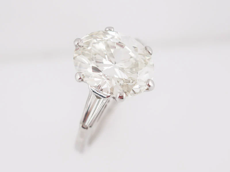 Engagement Ring Modern GIA 5.08 Oval Cut Diamond in Platinum - Image 4