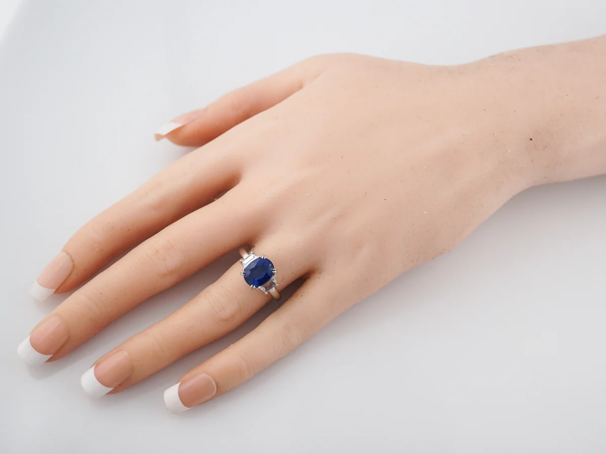 Engagement Ring Modern 3.43 Oval Cut Sapphire in Platinum - Image 7