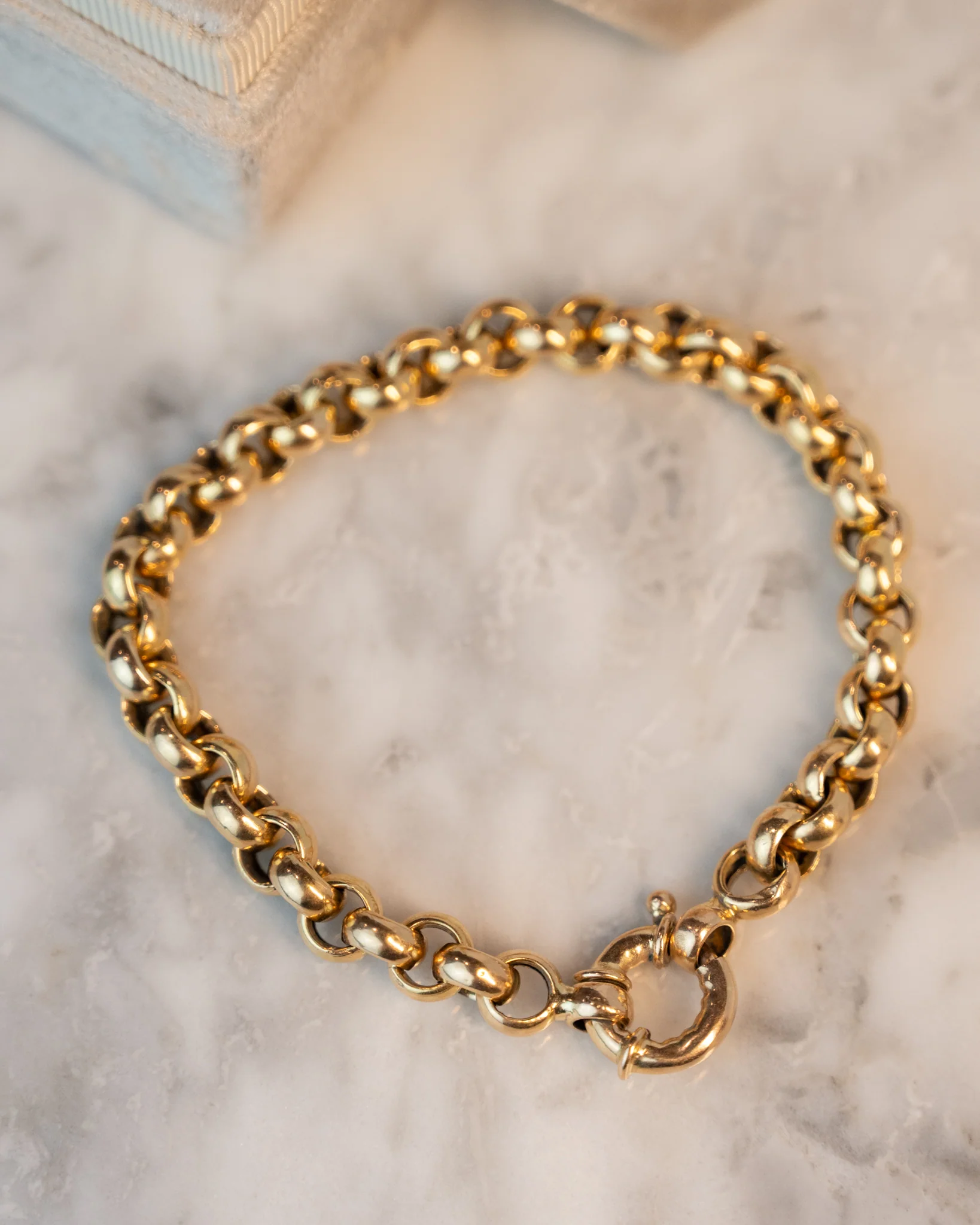 Hollow Rolo Link Bracelet in 18k Yellow Gold - Image 6