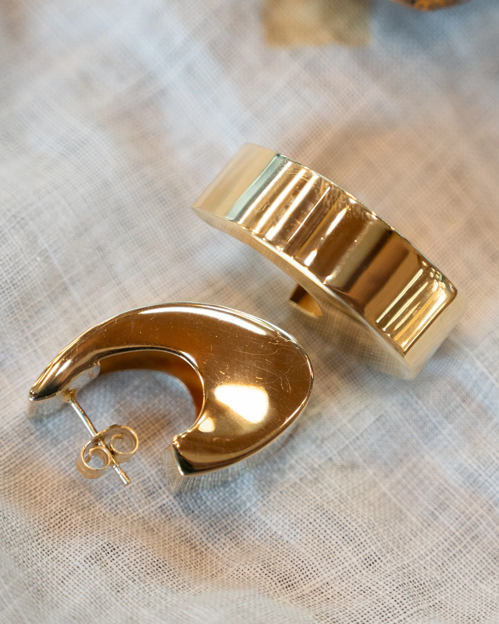 J Hoop Puffy Earrings in 14k Yellow Gold - Image 4