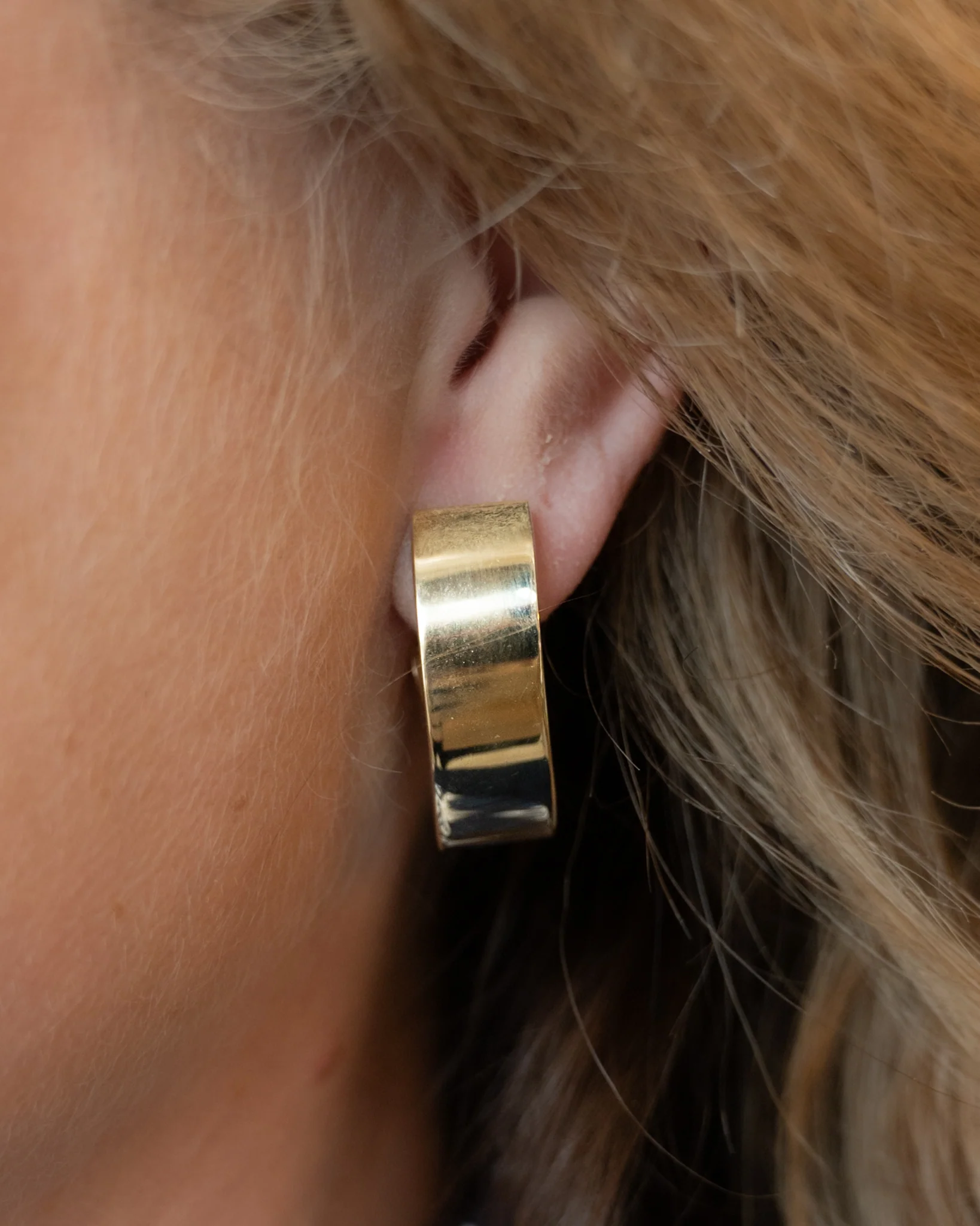 J Hoop Puffy Earrings in 14k Yellow Gold - Image 5