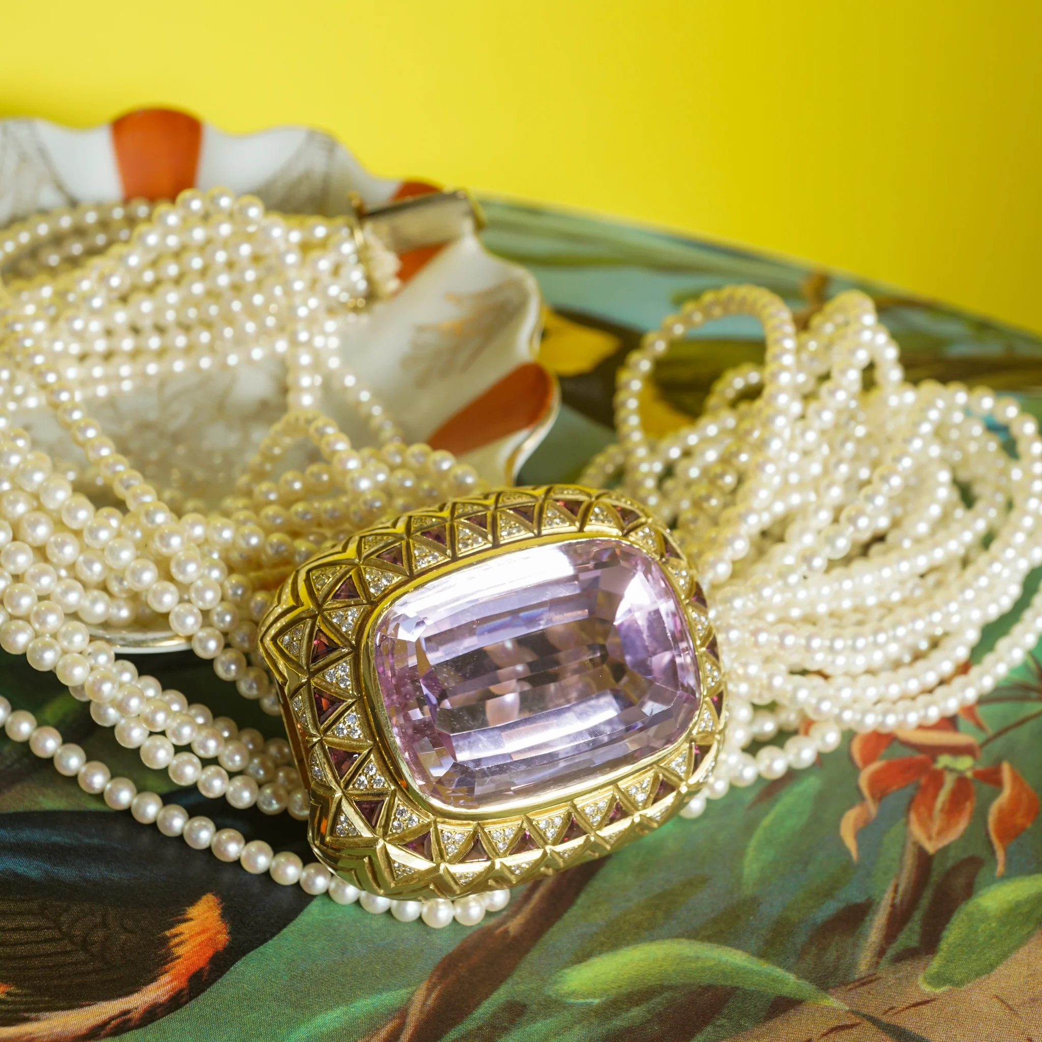 Kunzite Pendant Necklace w/ Diamonds & Pearls in 18k Yellow Gold - Image 4