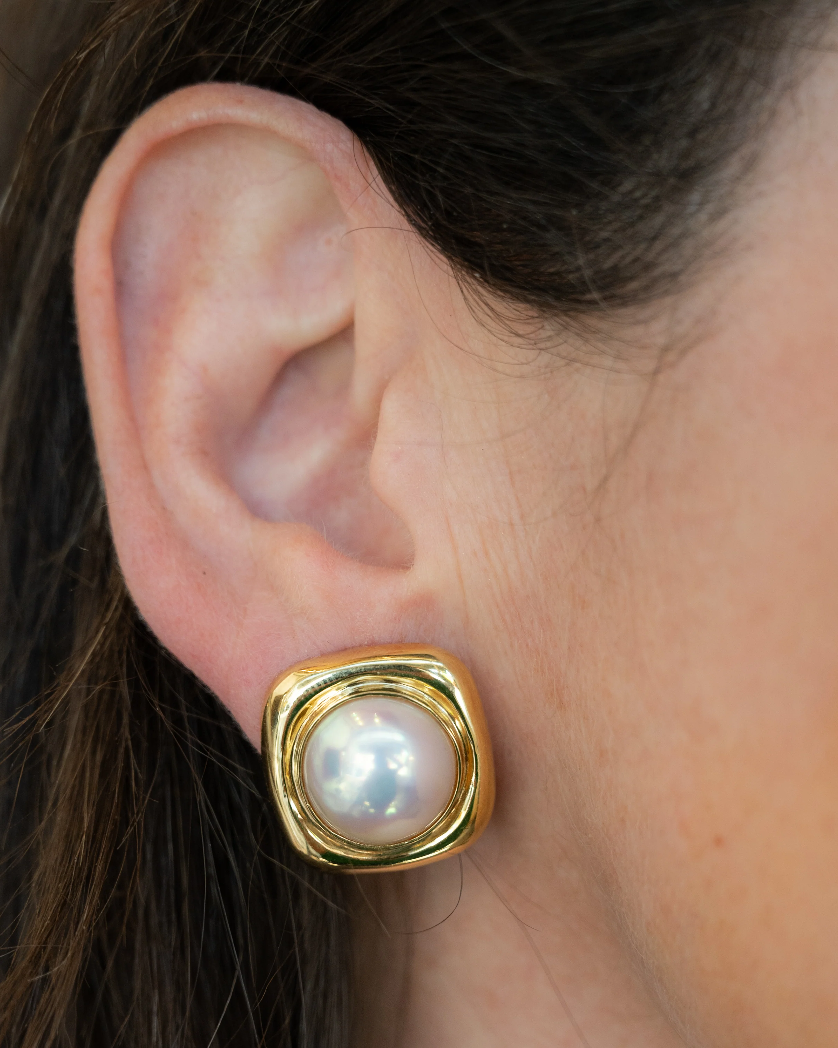 Mabe Pearl Oversized Stud Earrings in 18k Yellow Gold - Image 5