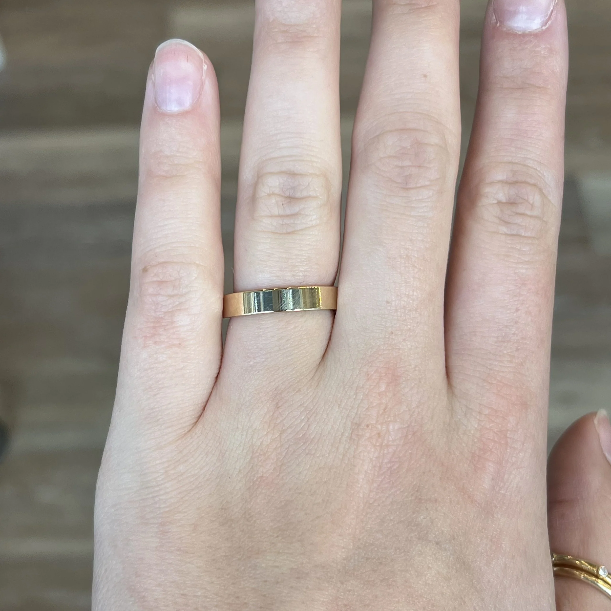 Men's 4mm Flat Edge Wedding Band in 14k Yellow Gold - Image 6