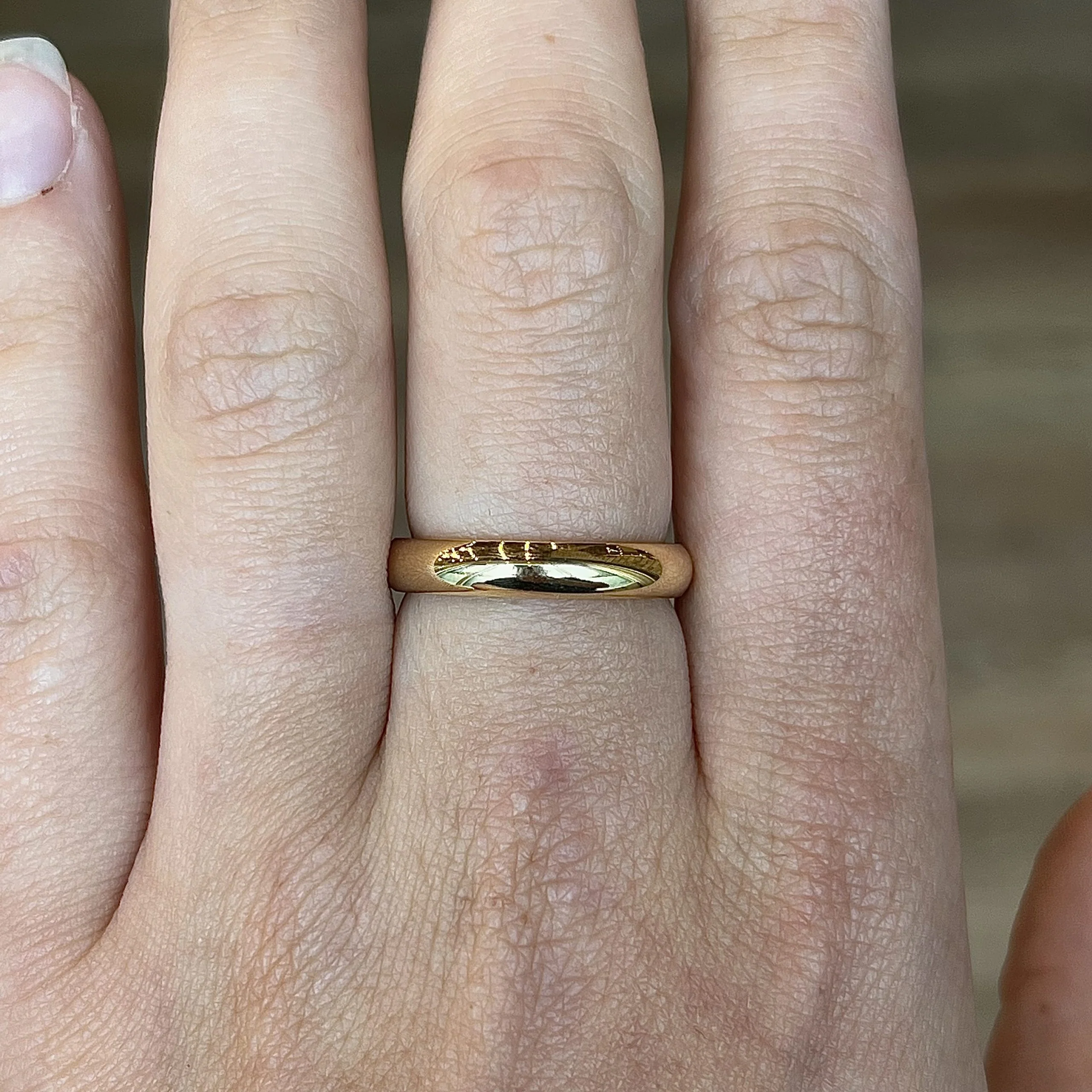 Men's 4mm Half Round Wedding Band in 18k Yellow Gold - Image 6