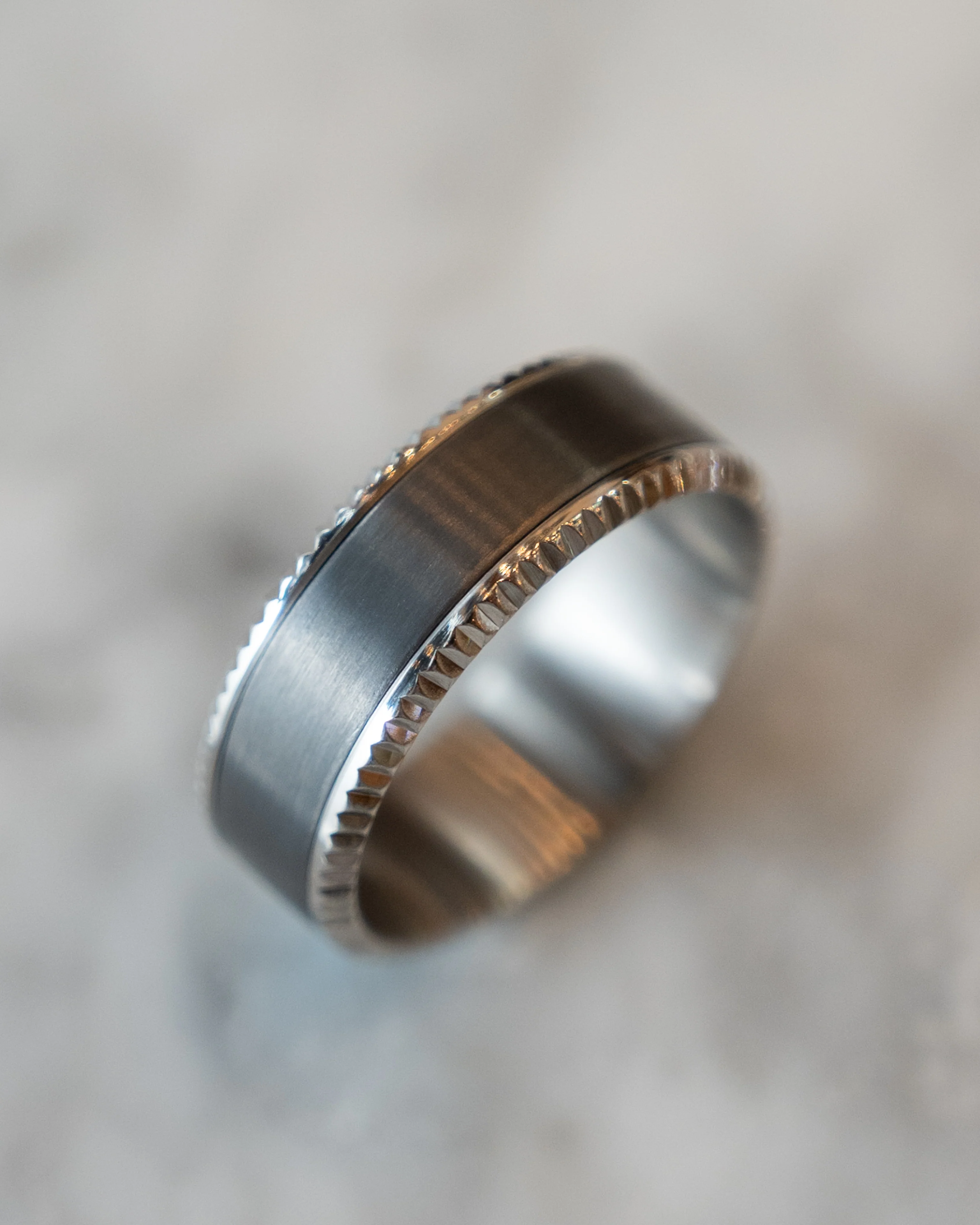 Mens 8mm Brushed Tantalum Wedding Band in 14K - Image 6