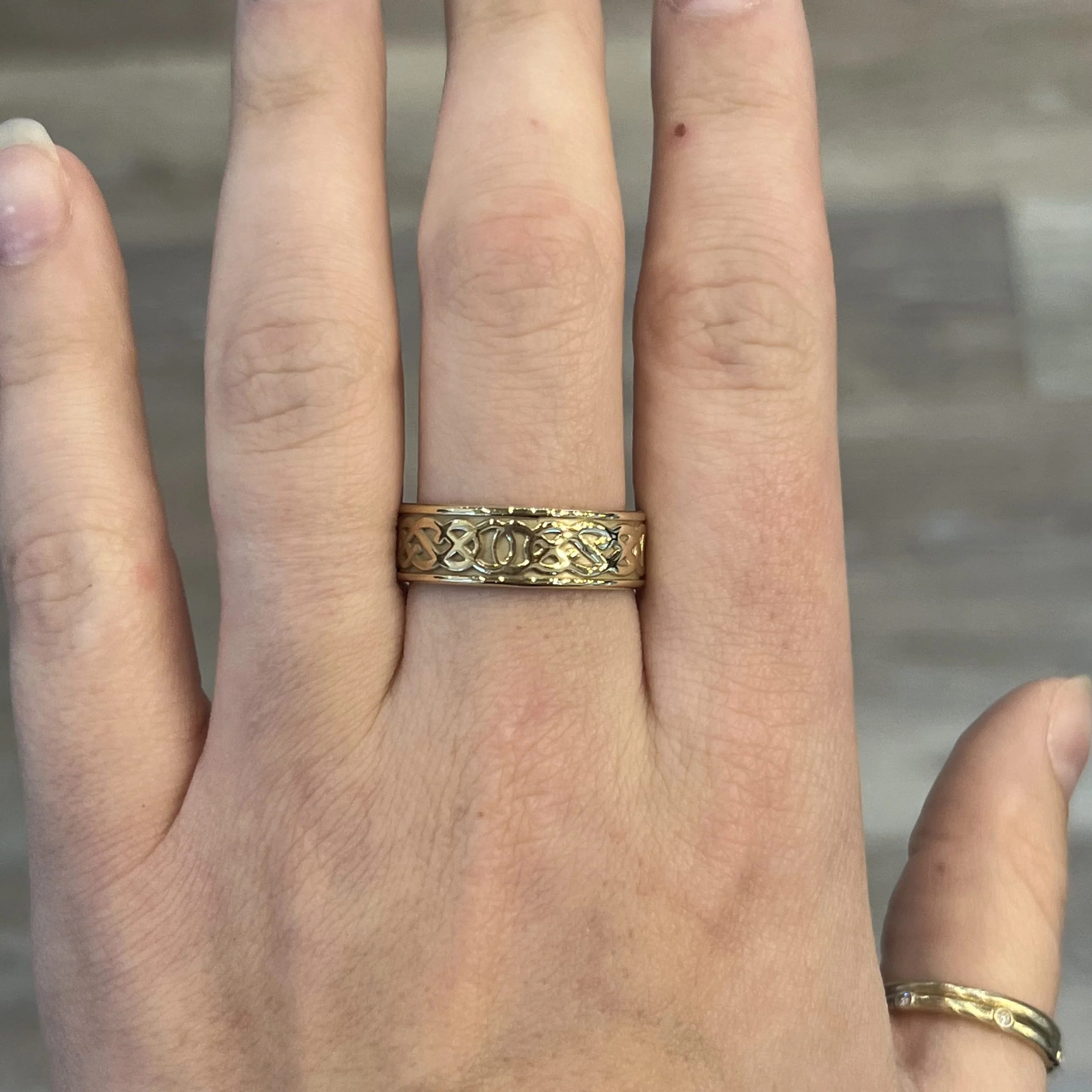 Men's Celtic Engraved Wedding Band in 14k Yellow Gold - Image 6