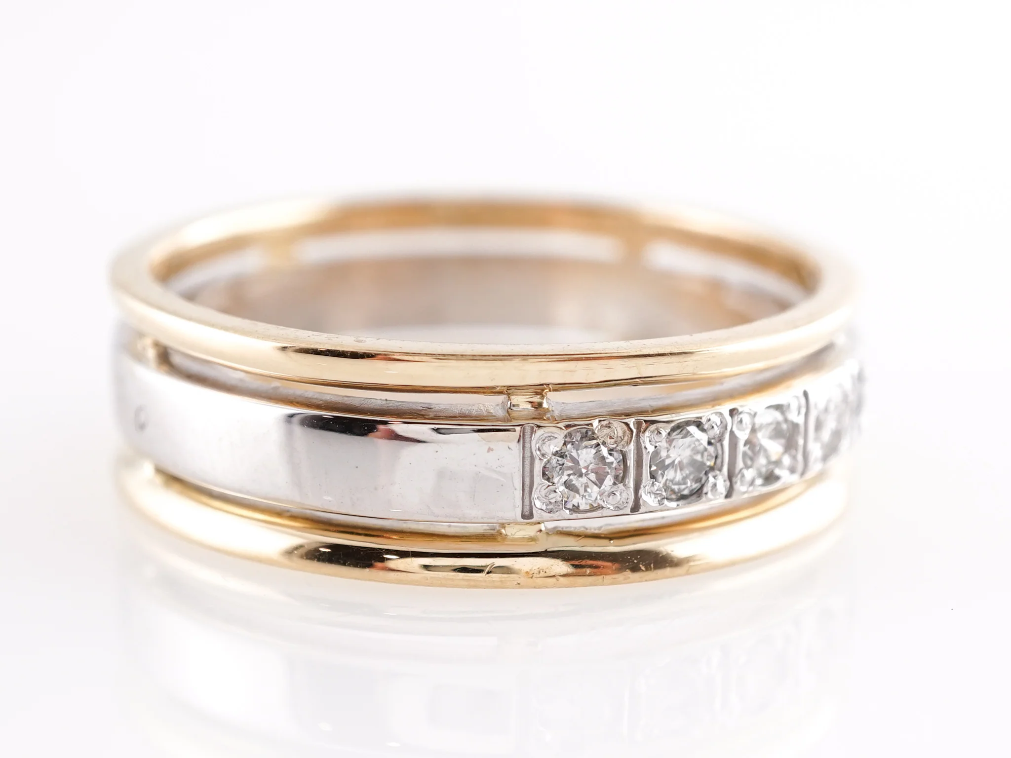 Men's Diamond Wedding Band in 14k Yellow Gold - Image 4