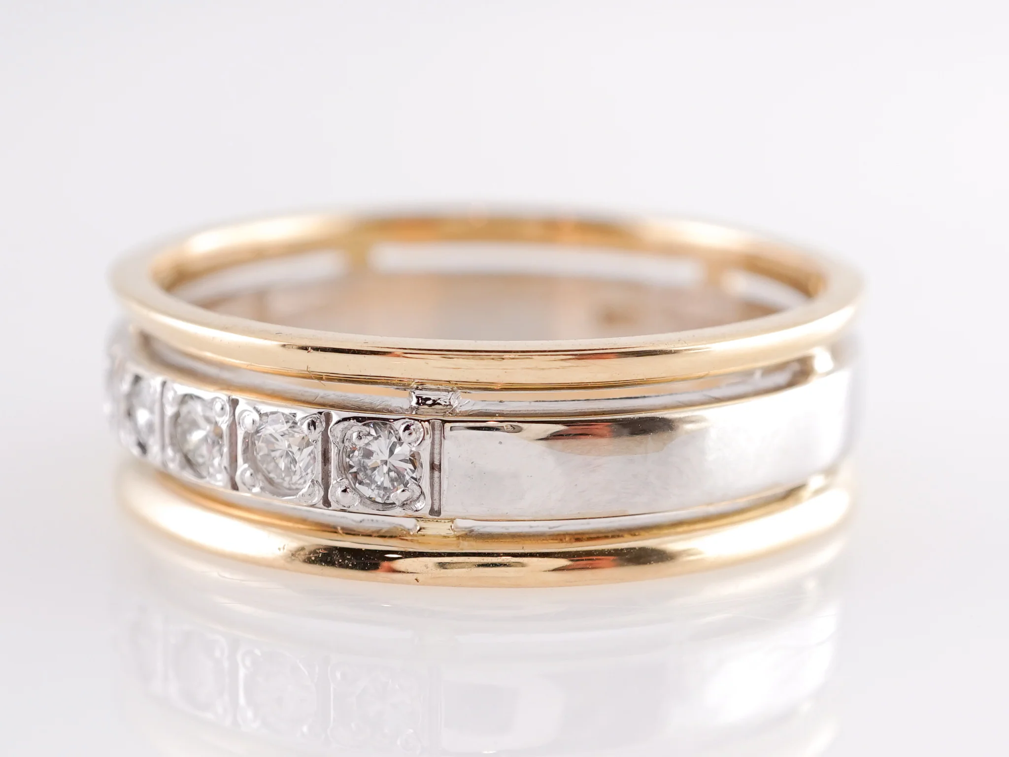 Men's Diamond Wedding Band in 14k Yellow Gold - Image 5