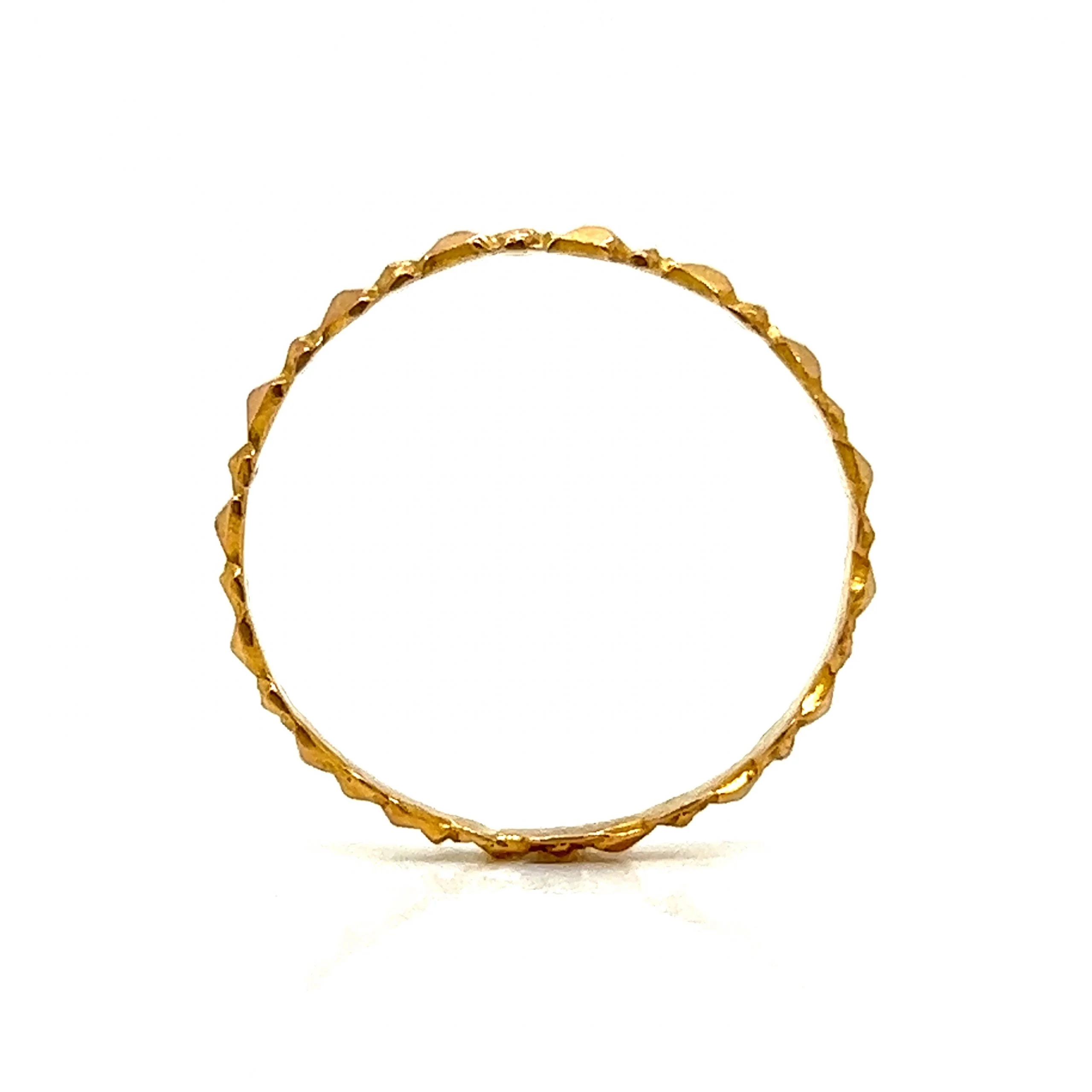 Men's Mid-Century Textured Wedding Band in 18k Yellow Gold - Image 4