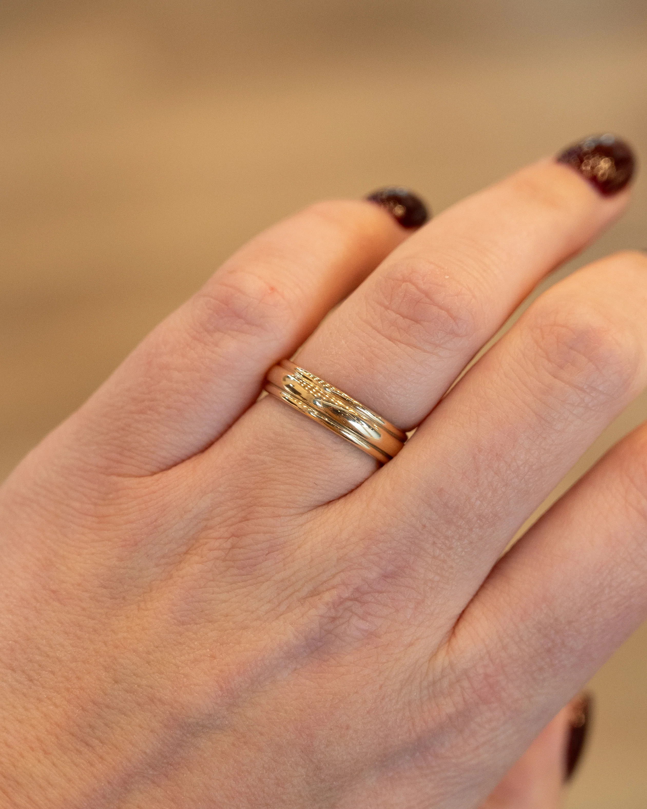 Mens Vintage Retro Ridged Wedding Band 14k - Image 10