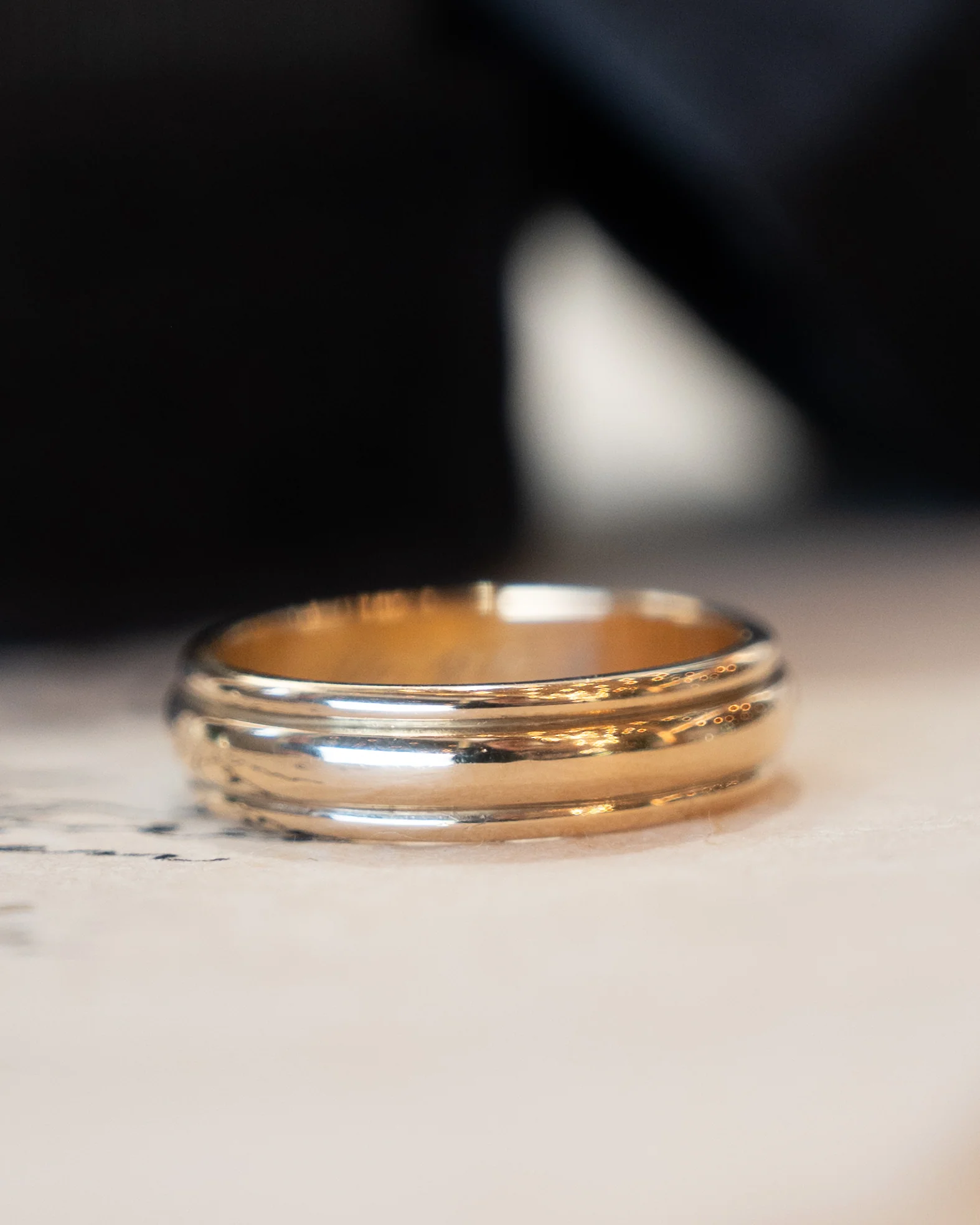 Mens Vintage Retro Ridged Wedding Band 14k - Image 9
