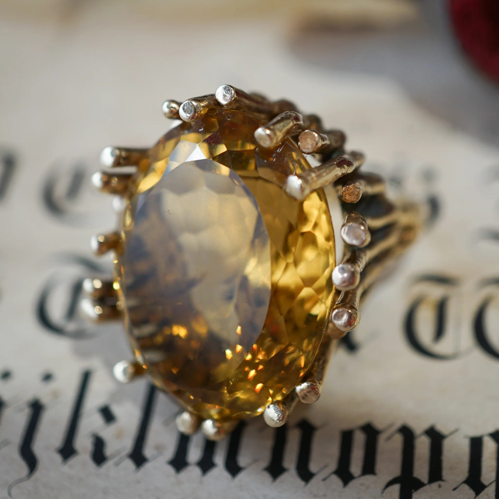 Mid-Century 65.00 Carat Citrine Cocktail Ring in 14k Yellow Gold - Image 6
