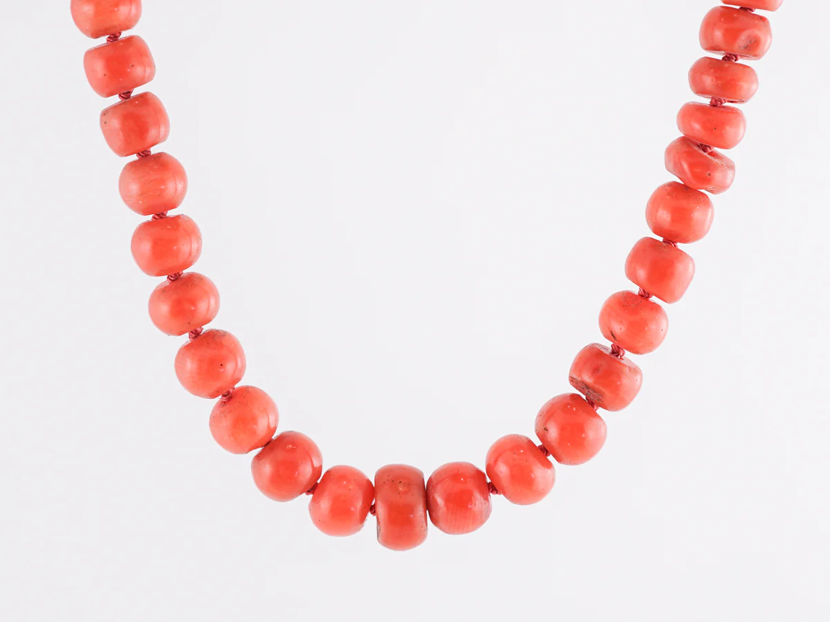 Mid-Century Coral Beaded Necklace with 14K Gold Clasp - Image 2