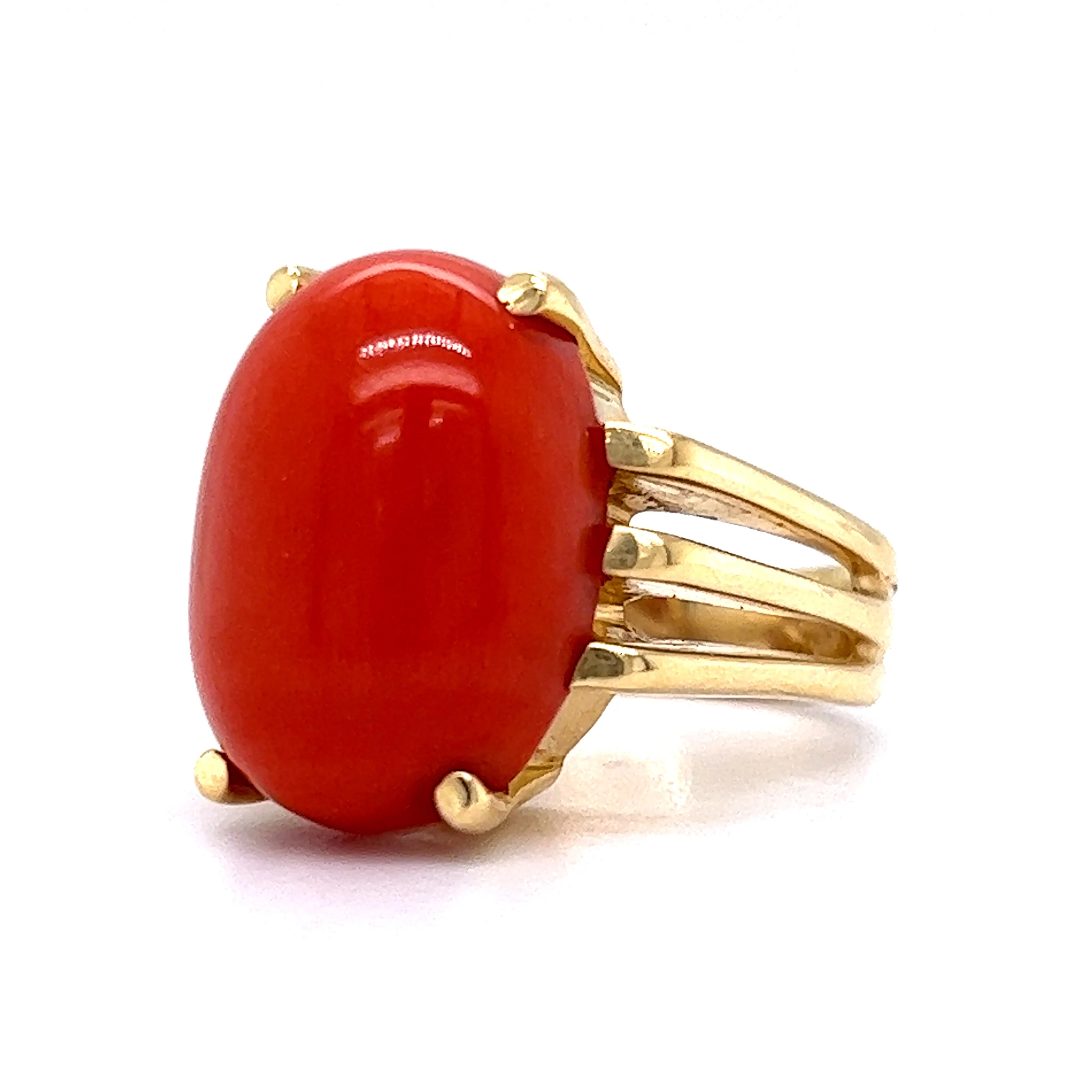 Mid-Century Coral Right Hand Ring in 18k Yellow Gold - Image 2