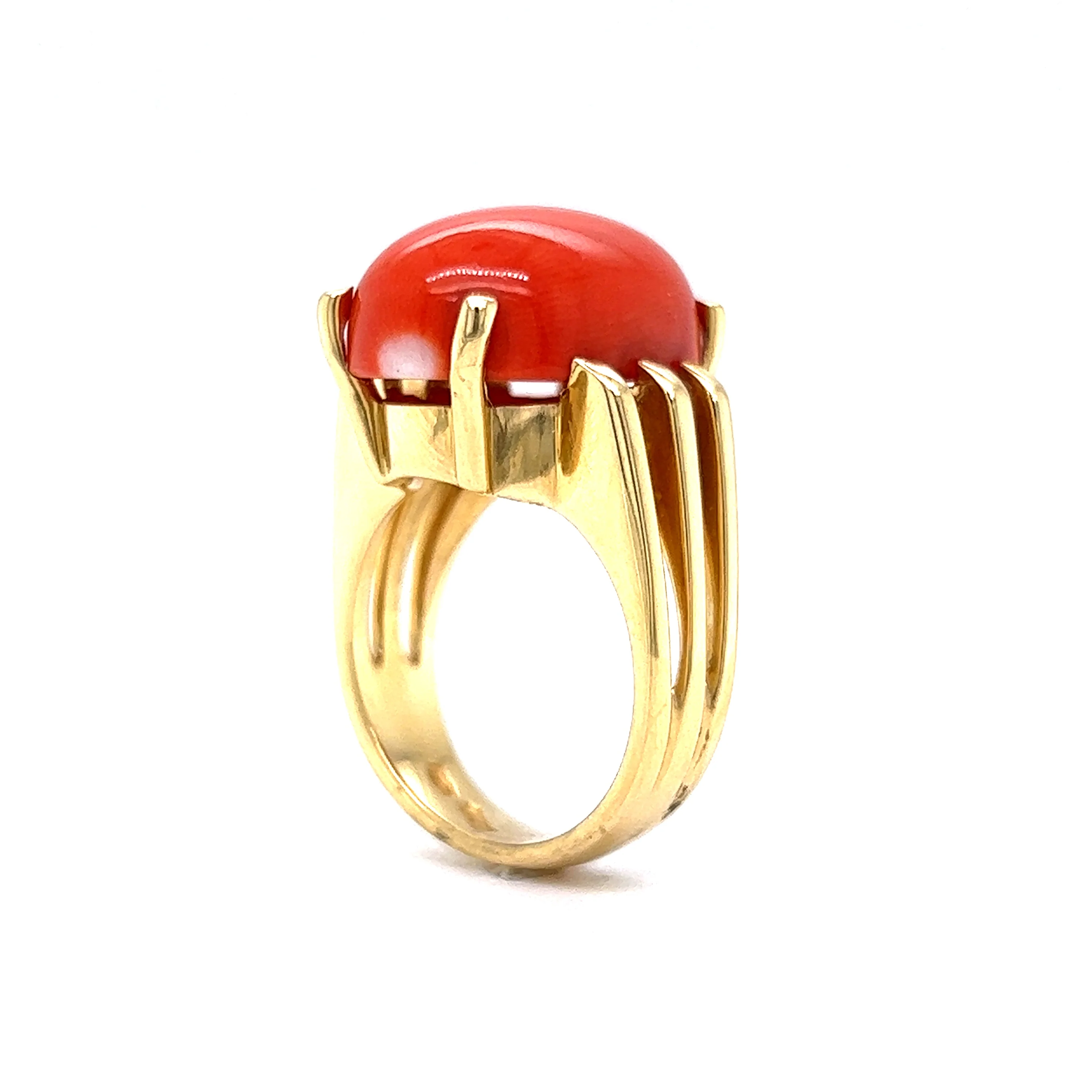 Mid-Century Coral Right Hand Ring in 18k Yellow Gold - Image 5