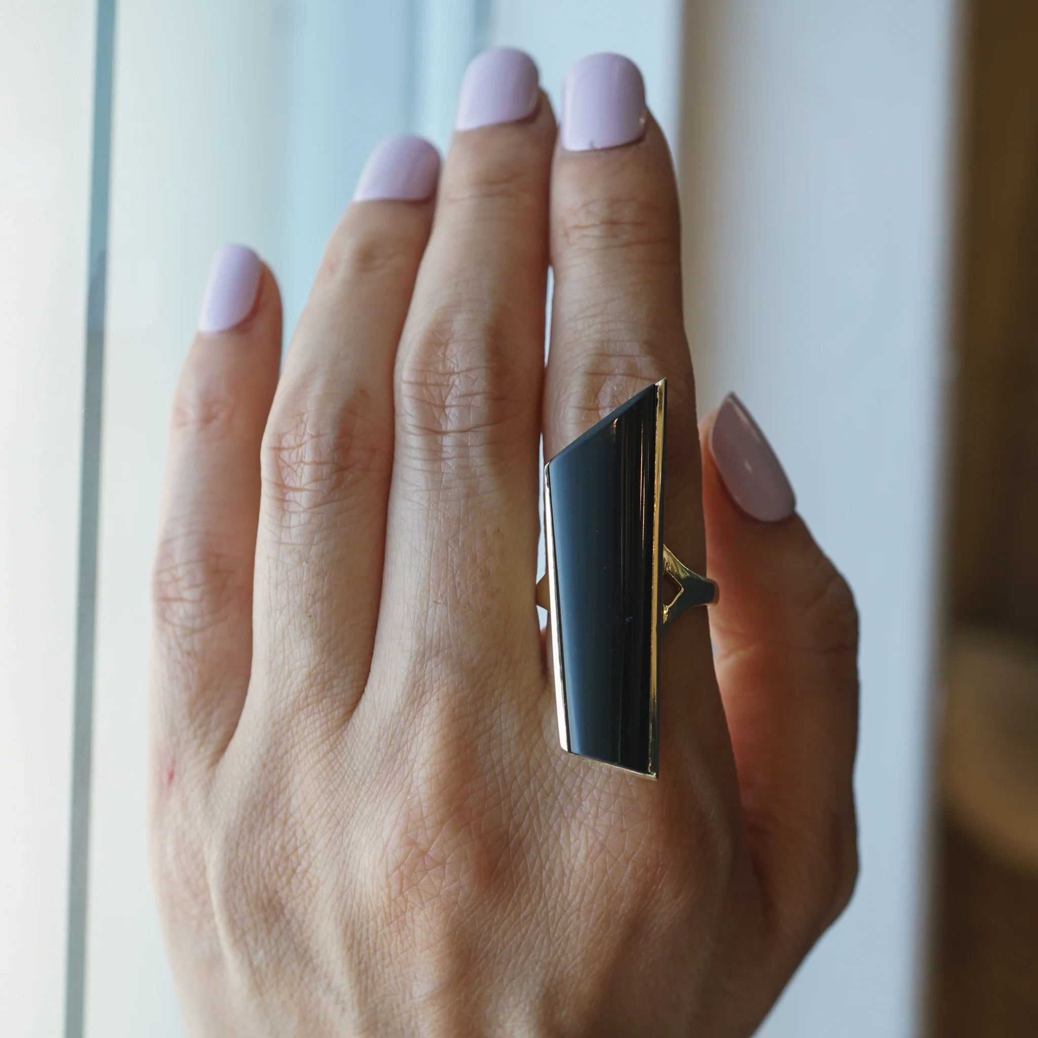 Mid-Century Onyx Shield Cocktail Ring 14k Yellow Gold - Image 7