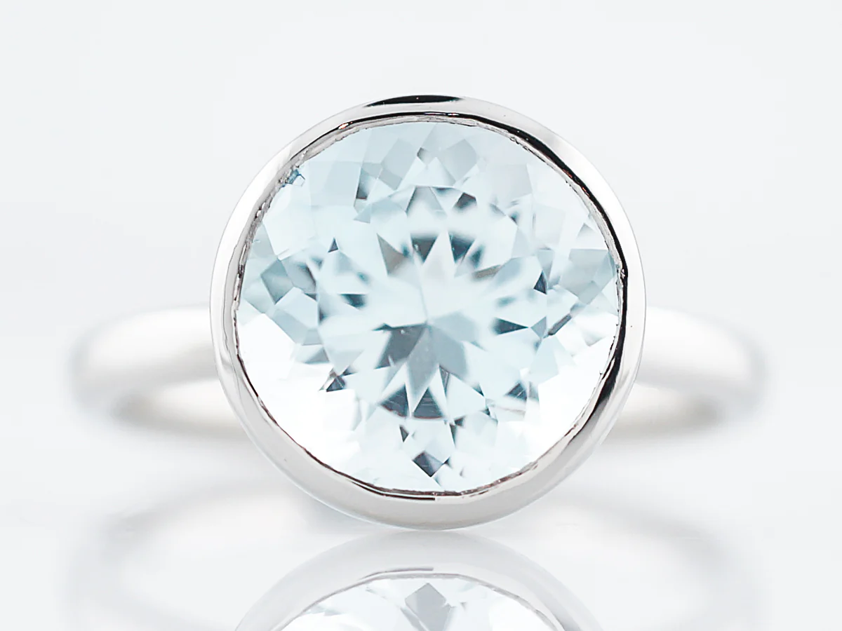 Modern 4.45 Round Brilliant Cut Aquamarine Ring in Platinum - Image 2