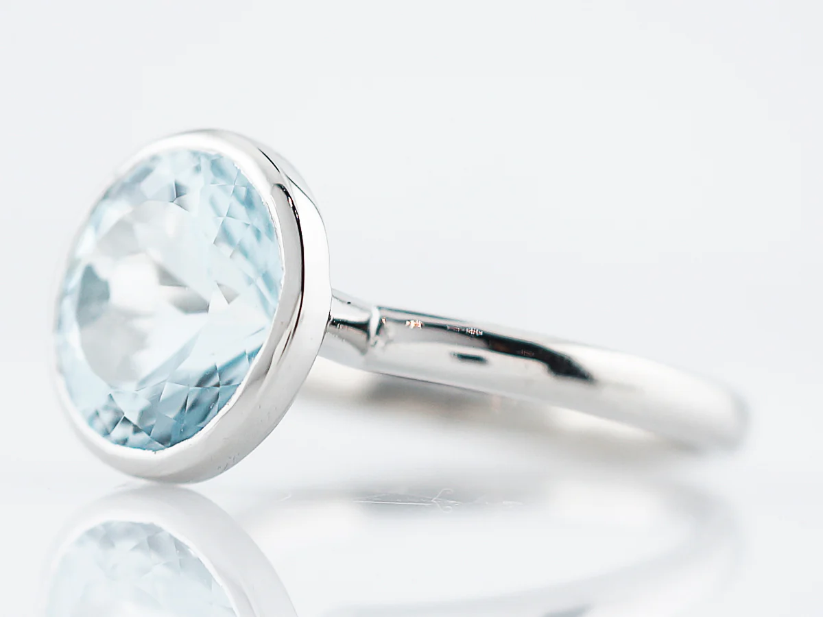 Modern 4.45 Round Brilliant Cut Aquamarine Ring in Platinum - Image 3