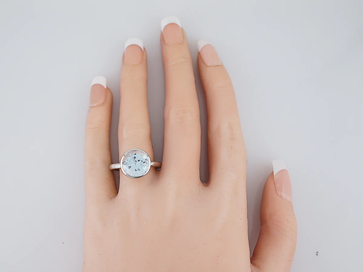 Modern 4.45 Round Brilliant Cut Aquamarine Ring in Platinum - Image 8