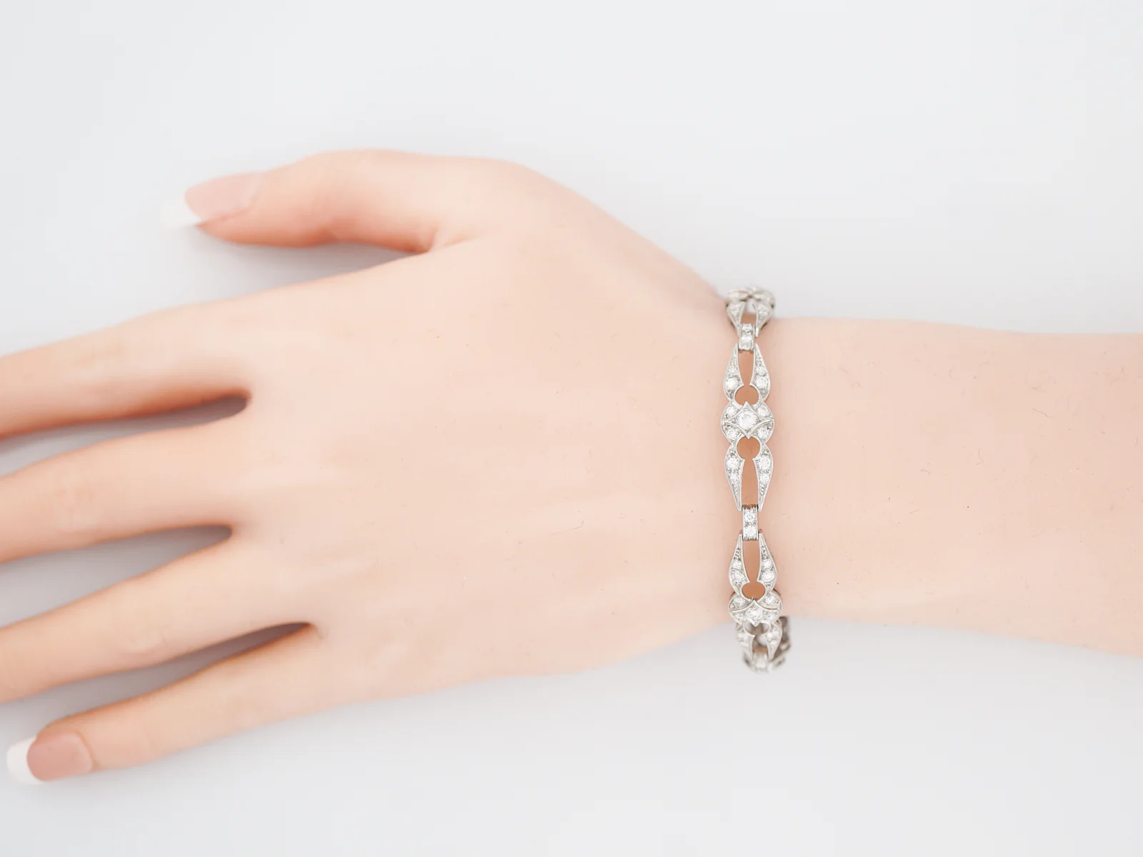Modern Bracelet .66 Round Brilliant Cut Diamonds in Platinum - Image 4