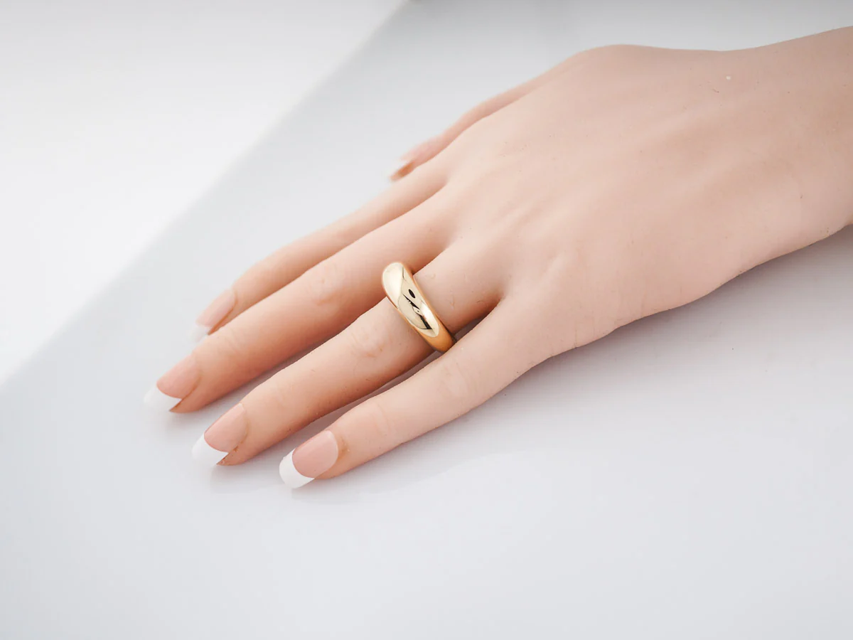 Modern Chaumet Right Hand Ring in 18k Yellow Gold - Image 7