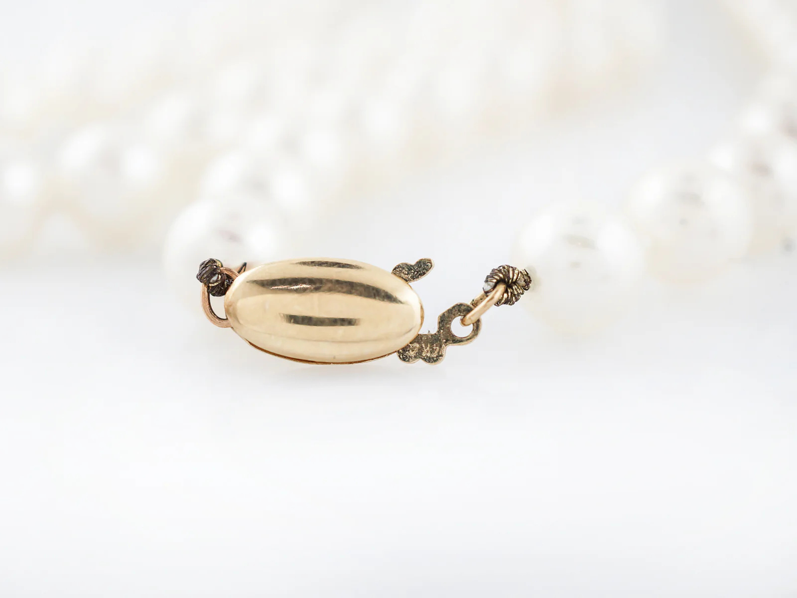Modern Necklace Pearls in 14k Yellow Gold - Image 3