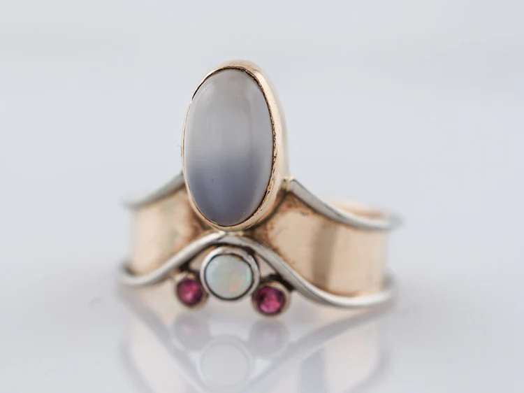 Modern Right Hand Ring 2.02ct Cabochon Cut Moonstone in 14k Yellow Gold - Image 3