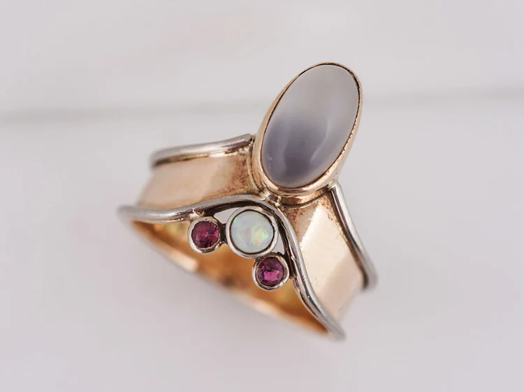 Modern Right Hand Ring 2.02ct Cabochon Cut Moonstone in 14k Yellow Gold - Image 4