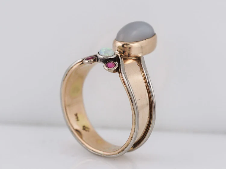 Modern Right Hand Ring 2.02ct Cabochon Cut Moonstone in 14k Yellow Gold - Image 6