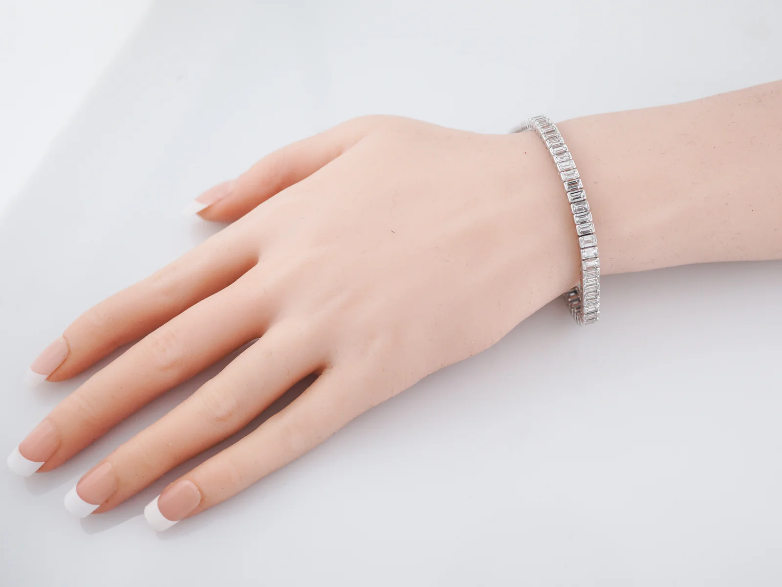 Modern Straight Line Bracelet 12.91 Emerald Cut Diamonds in Platinum - Image 5