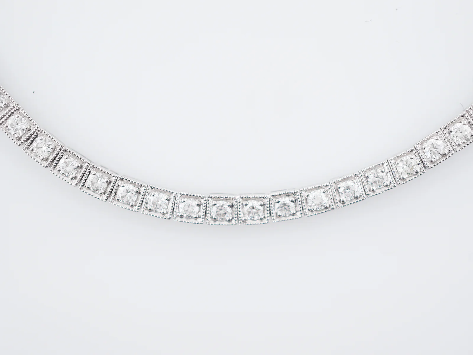 Necklace Modern 5.10 Round Brilliant Cut Diamond in Platinum - Image 3