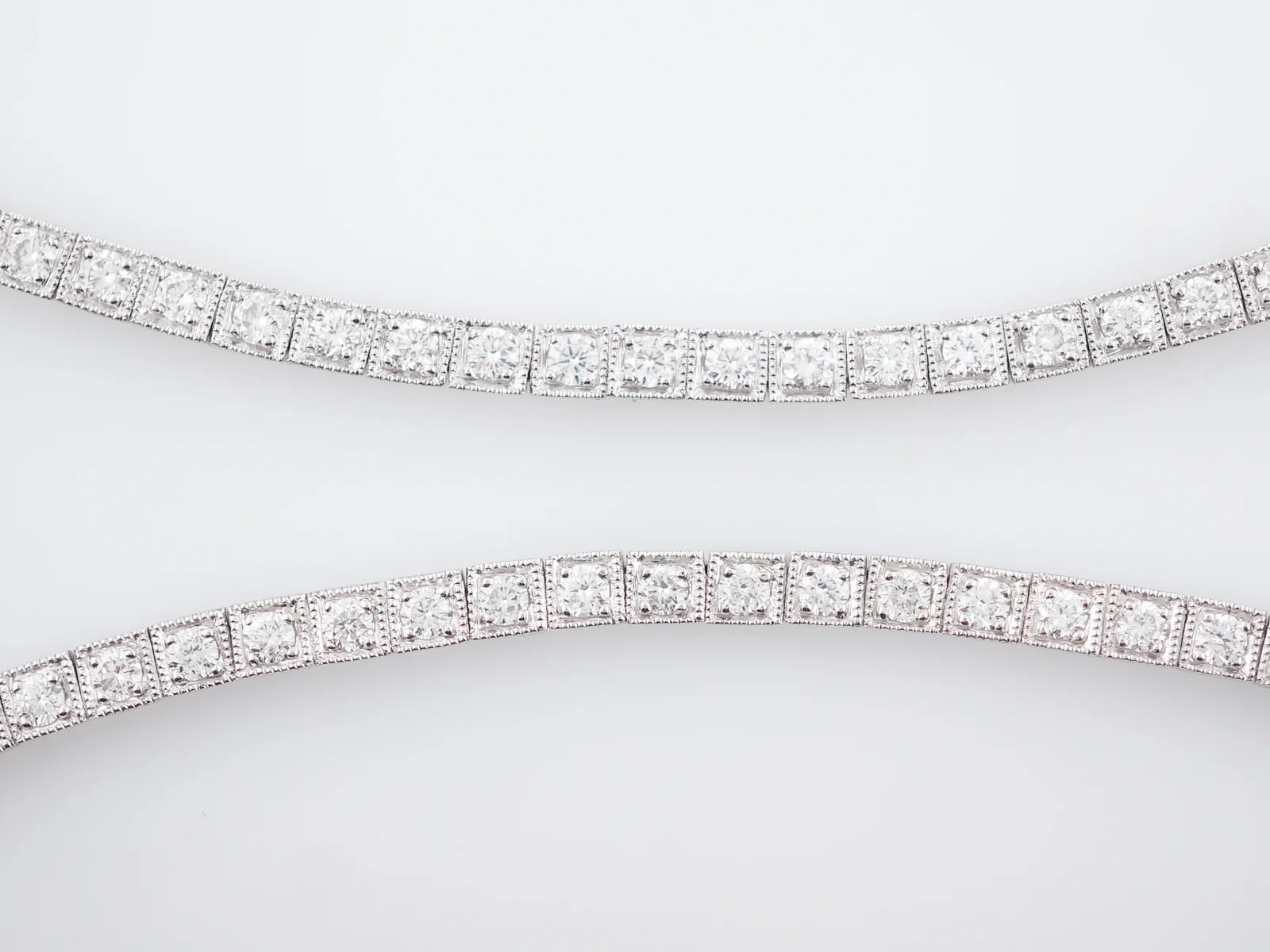 Necklace Modern 5.10 Round Brilliant Cut Diamond in Platinum - Image 4