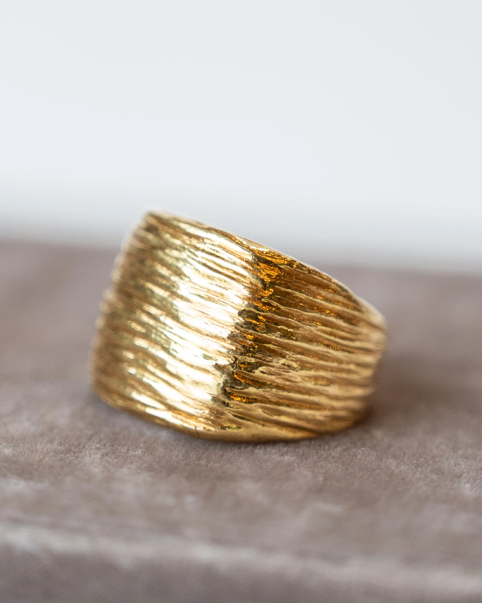 Organic Ridge Texture Statement Ring in 18k - Image 7