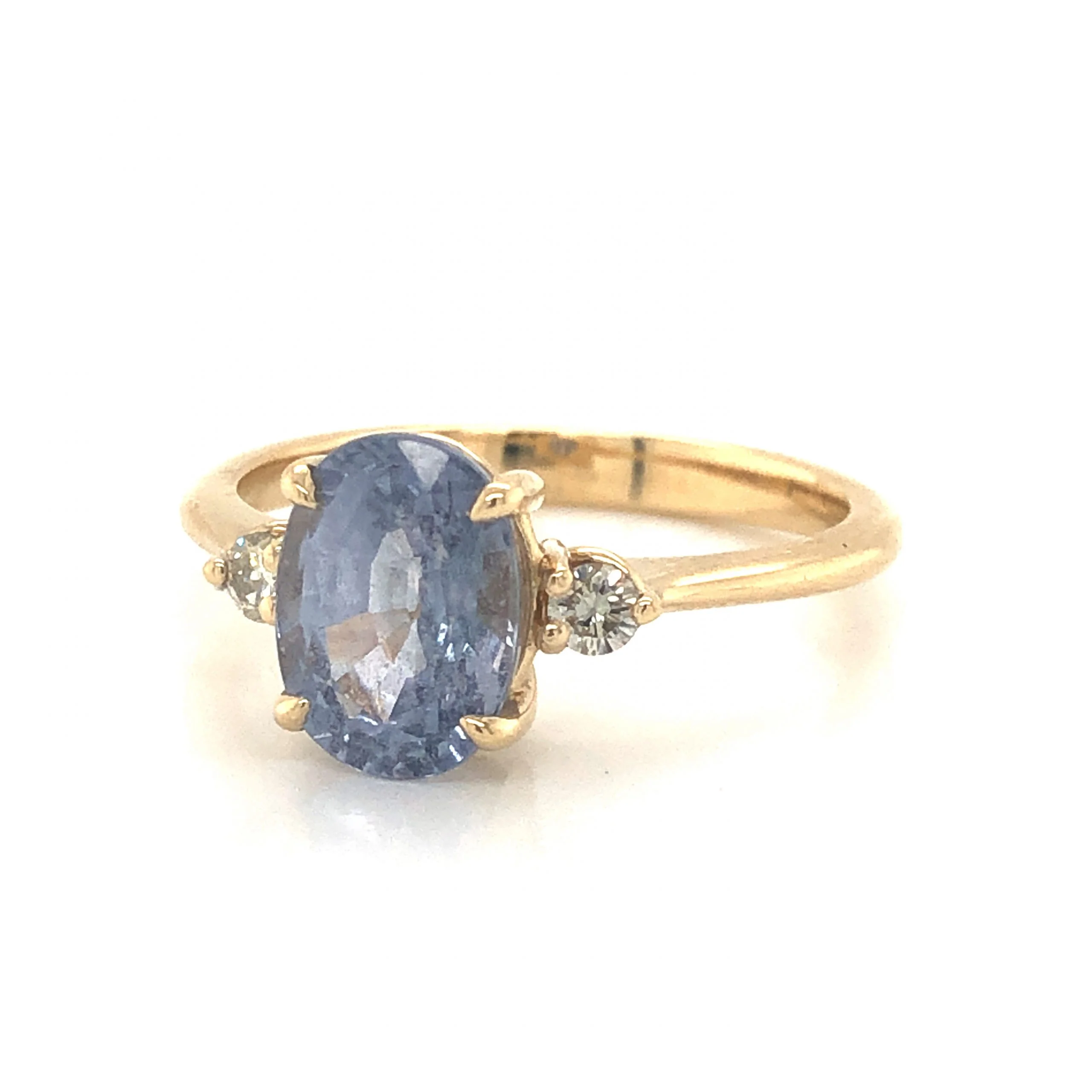 Oval Cut Lavender Sapphire Engagement Ring in Yellow Gold - Image 2