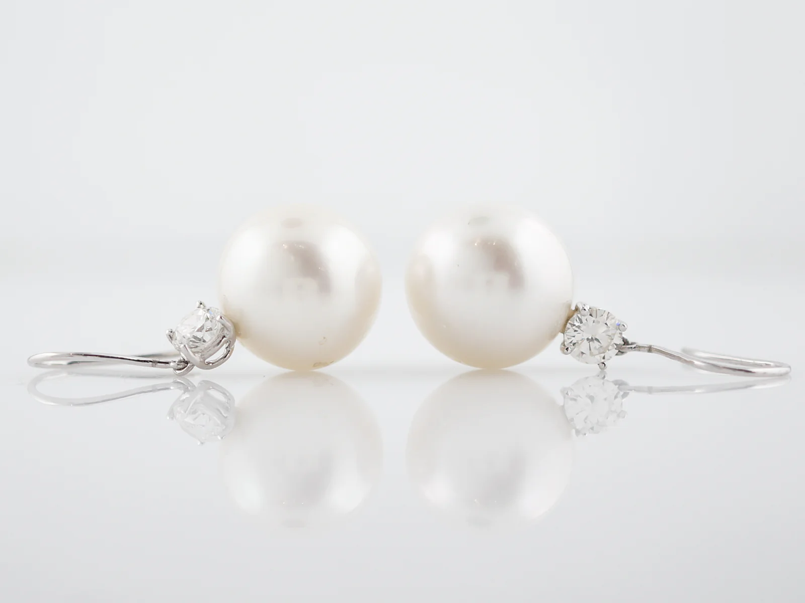 Pearl Earrings Modern 1.18 Round Brilliant Cut Diamond in Platinum - Image 6