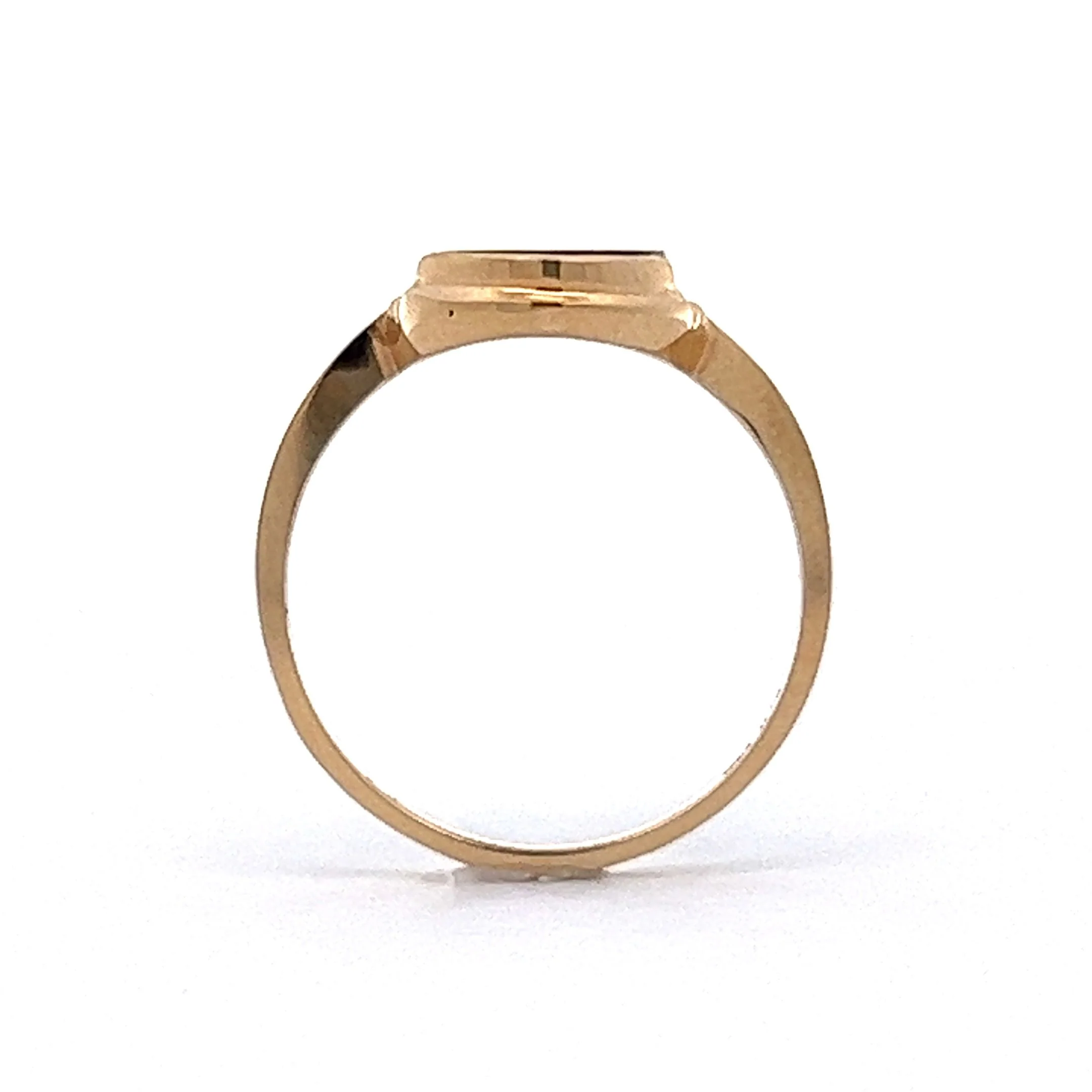 Mother Of Pearl And Black Onyx Cocktail Ring in Yellow Gold - Image 4